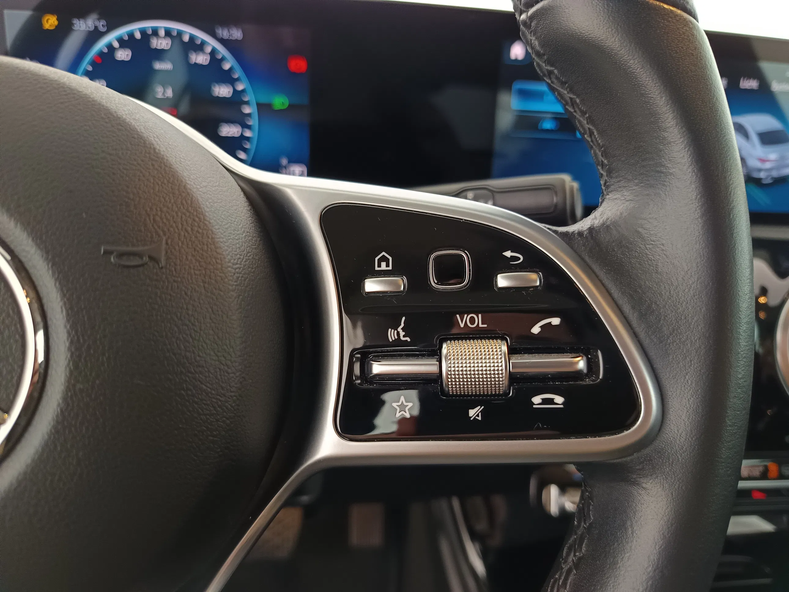 Mercedes-Benz CLA 180 d Aut. | Bild 18 von 30