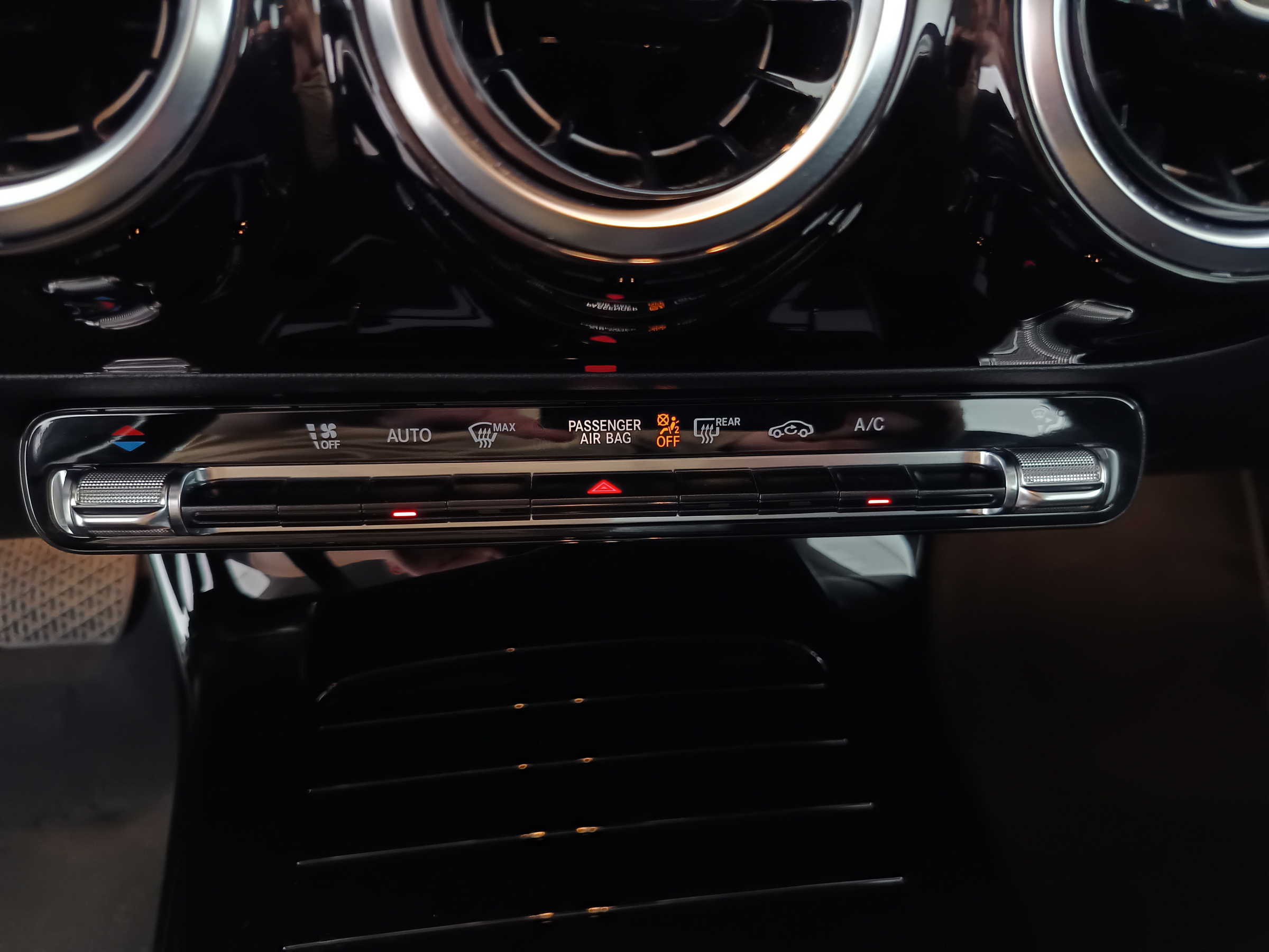 Mercedes-Benz CLA 180 d Aut. | Bild 28 von 30