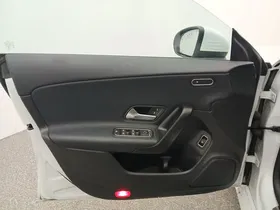 Mercedes-Benz CLA 180 d Shooting Brake | Thumbnail 10 von 30