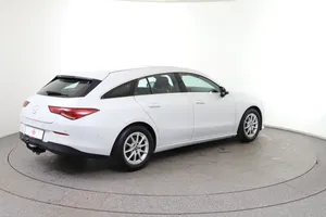 Mercedes-Benz CLA 180 d Shooting Brake | Thumbnail 5 von 30