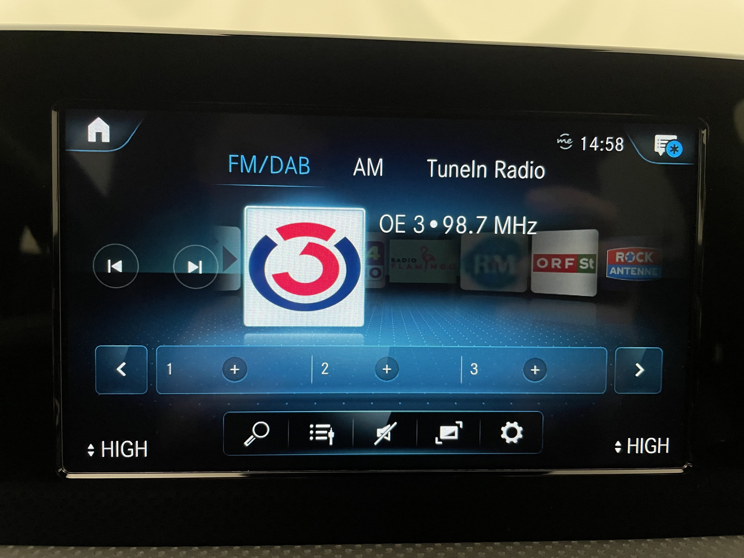 Mercedes-Benz CLA 200 d Shooting Brake 4MATIC Aut. | Bild 17 von 31