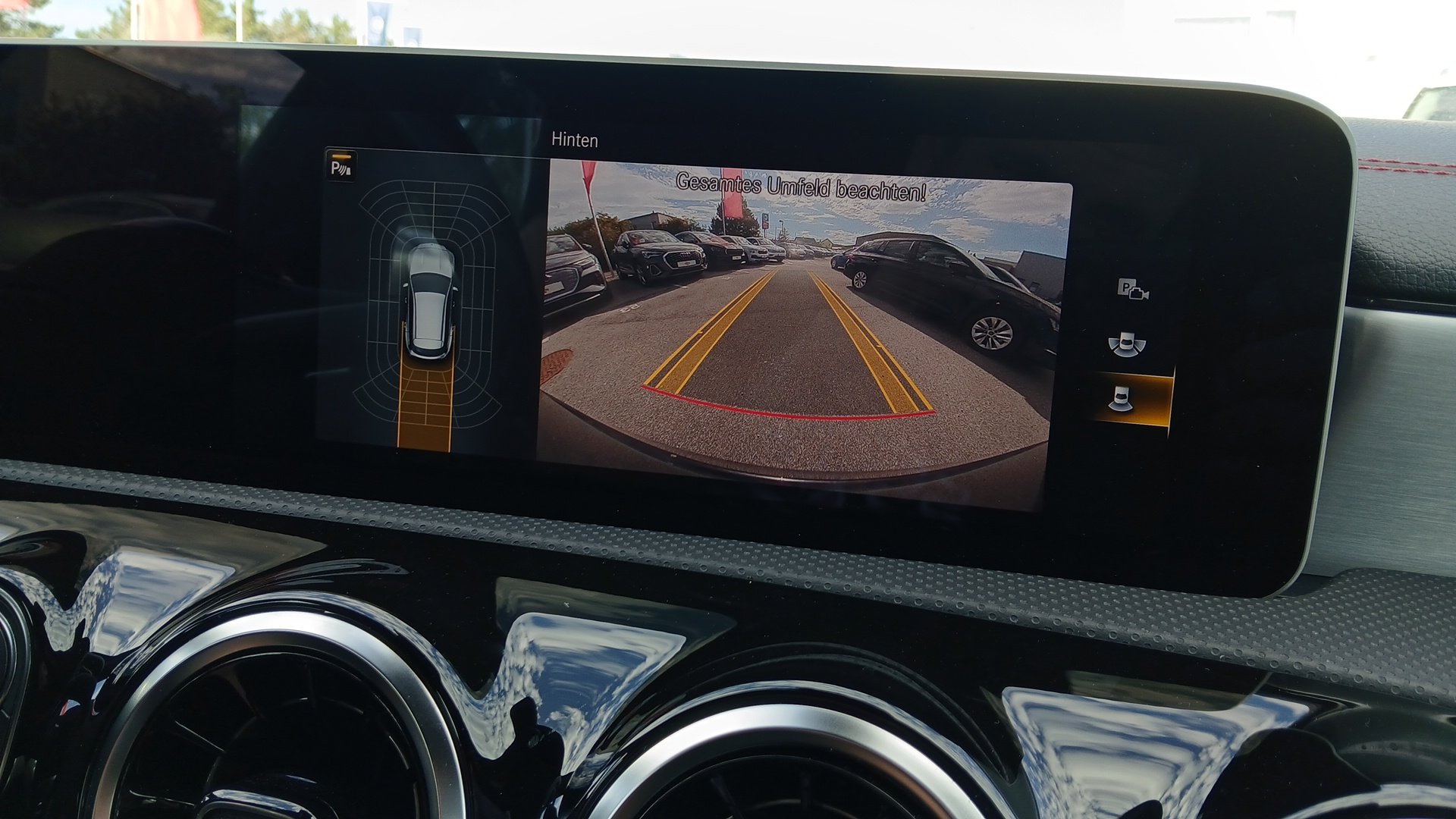 Mercedes-Benz CLA 220 d Shooting Brake AMG Line | Bild 13 von 21