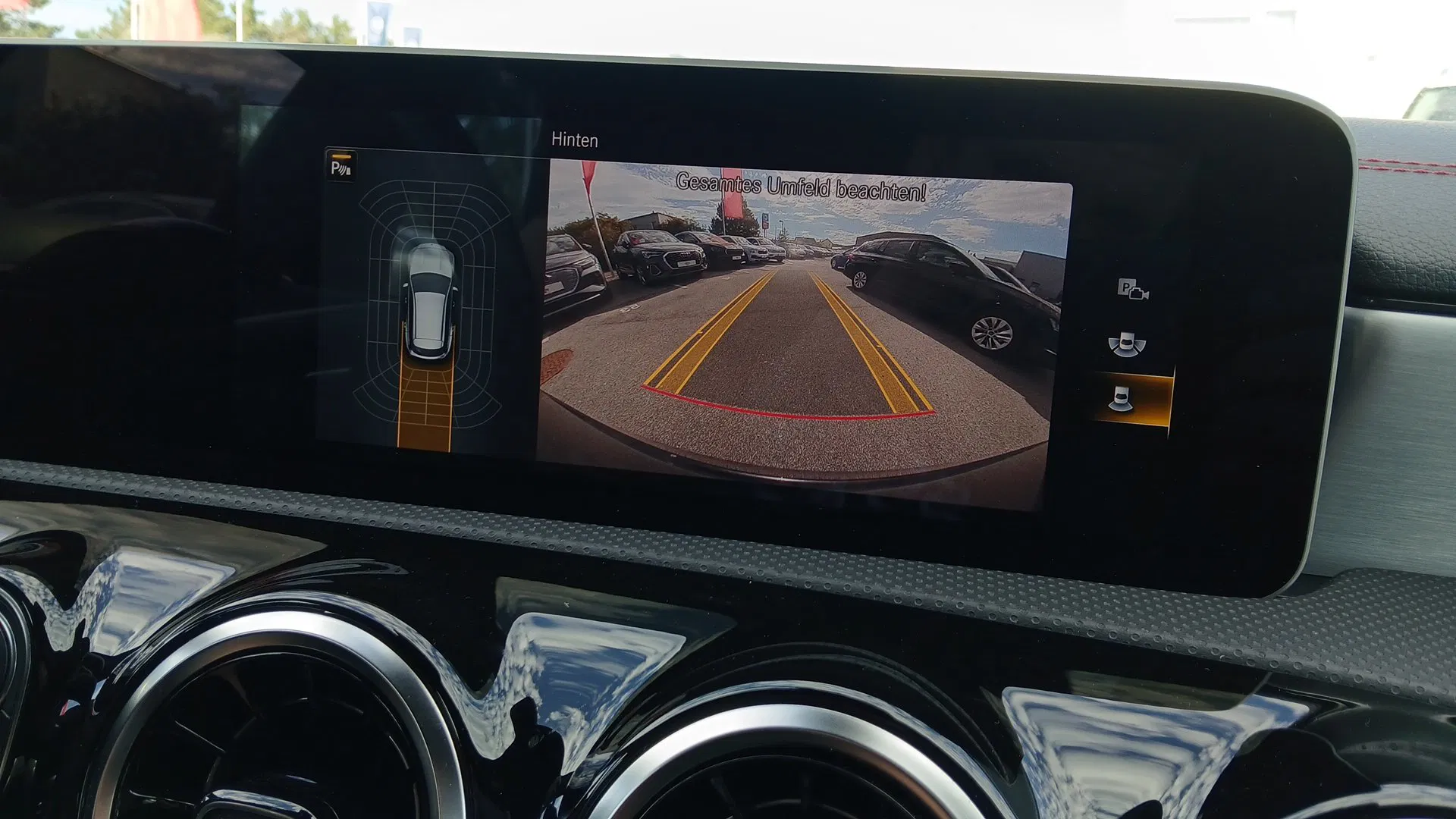 Mercedes-Benz CLA 220 d Shooting Brake AMG Line | Bild 13 von 21