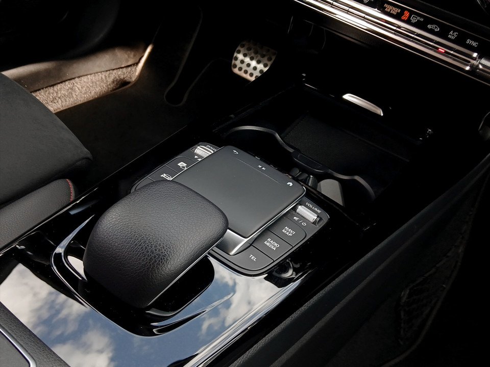 Mercedes-Benz CLA 220 d Shooting Brake AMG Line | Bild 14 von 21