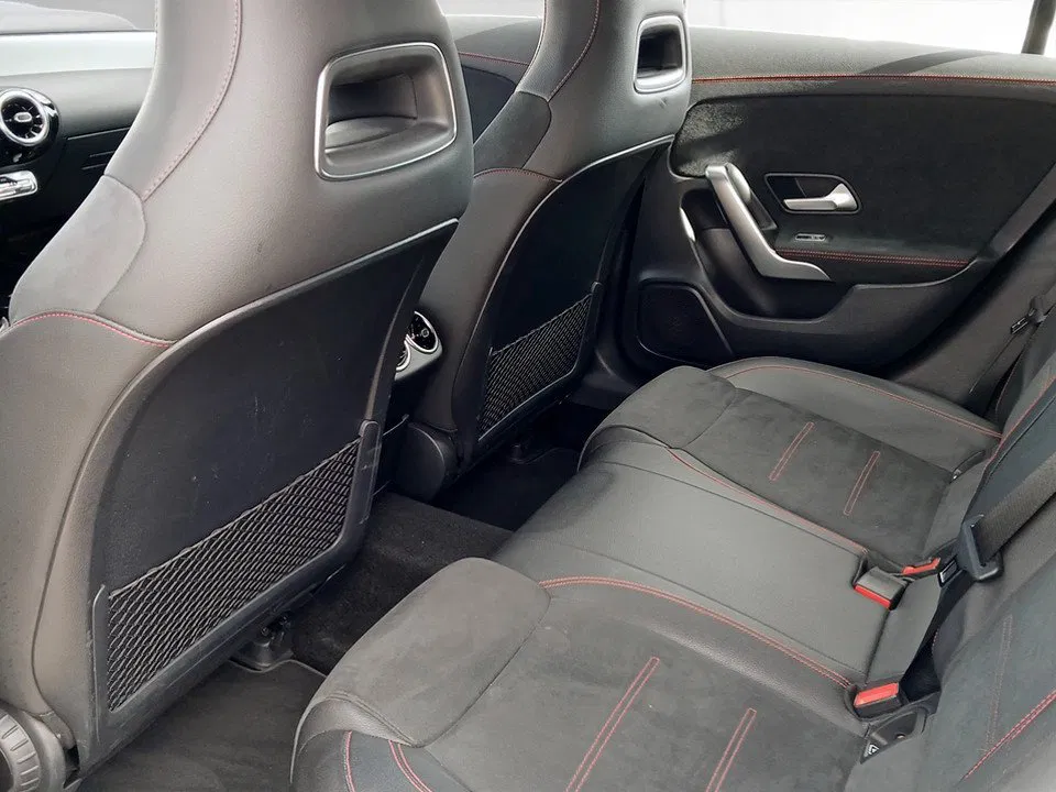 Mercedes-Benz CLA 220 d Shooting Brake AMG Line | Bild 15 von 21