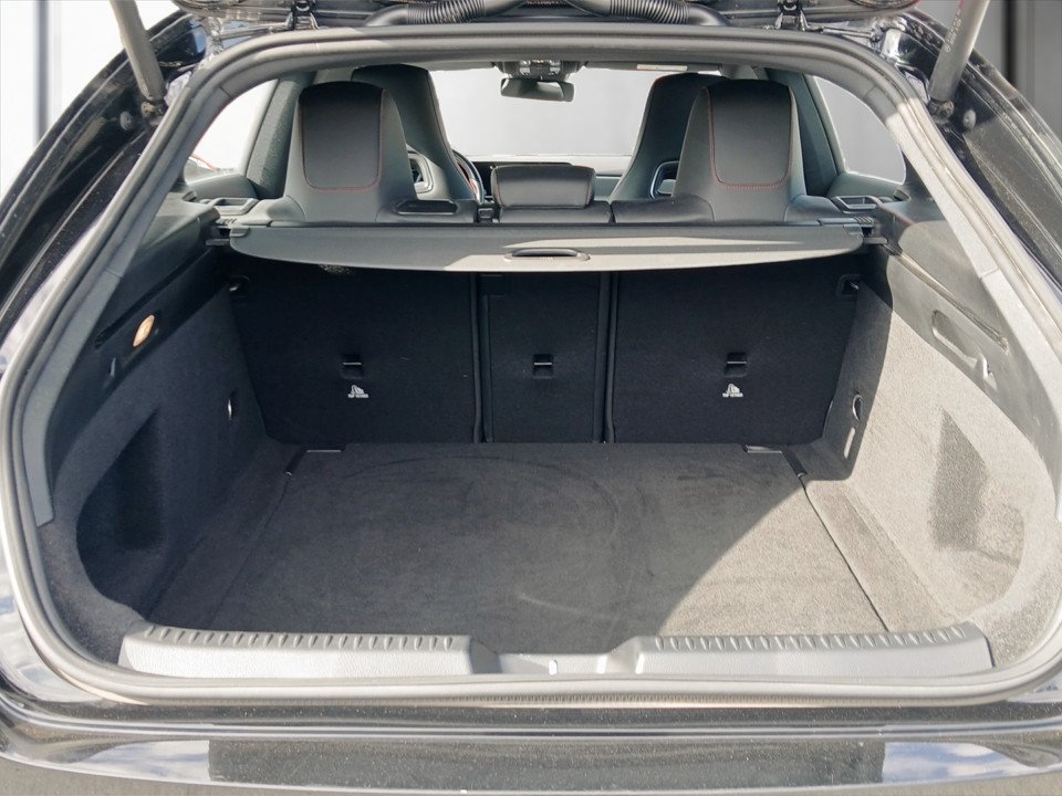 Mercedes-Benz CLA 220 d Shooting Brake AMG Line | Bild 18 von 21