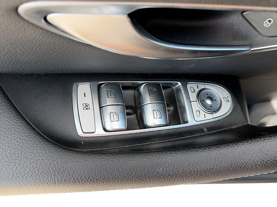 Mercedes-Benz E 220 d T Aut. | Bild 17 von 24