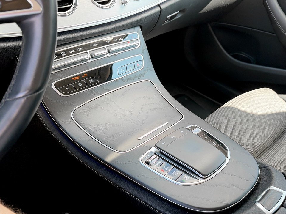 Mercedes-Benz E 220 d T Aut. | Bild 20 von 24