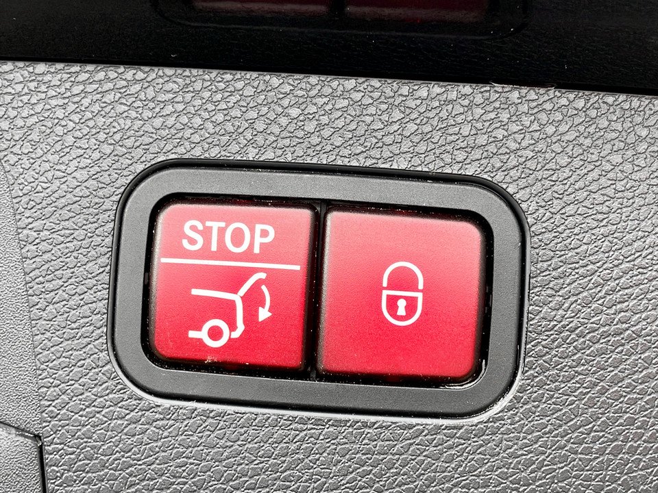 Mercedes-Benz E 220 d T Aut. | Bild 28 von 29