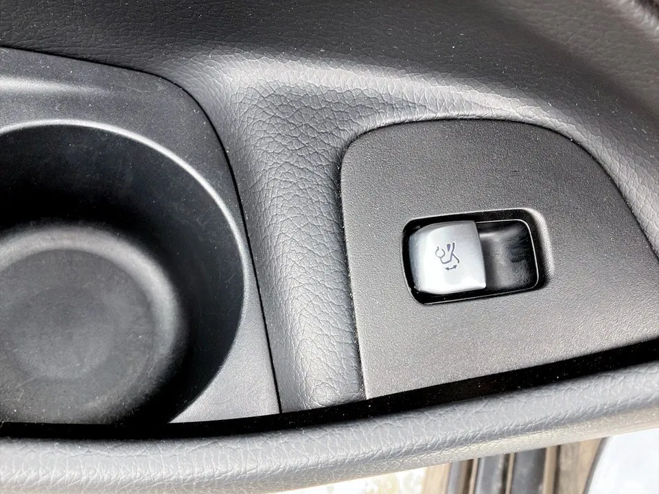 Mercedes-Benz E 220 d T Aut. | Bild 27 von 29