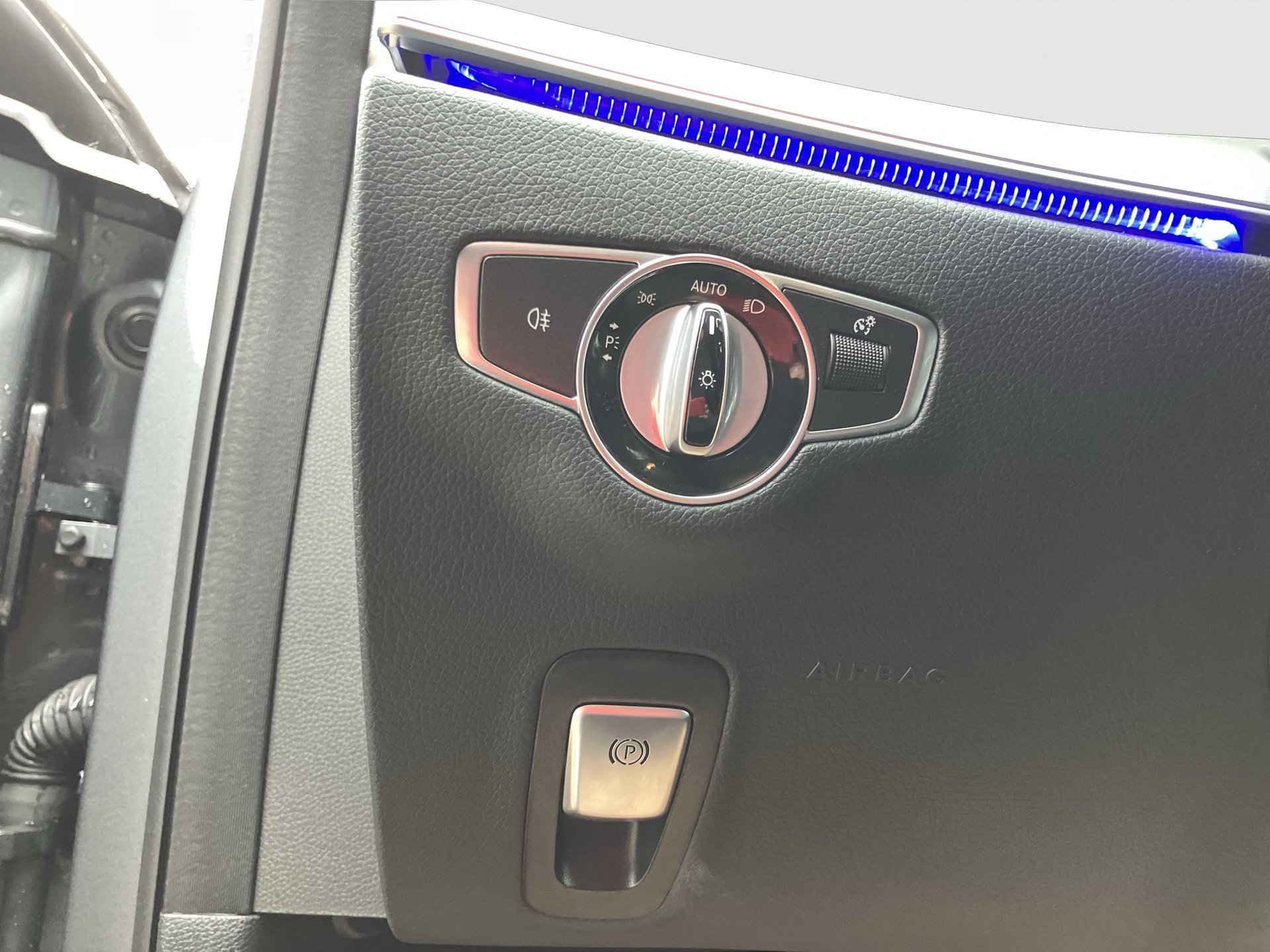 Mercedes-Benz E 220 d T 4MATIC Aut. | Bild 11 von 31