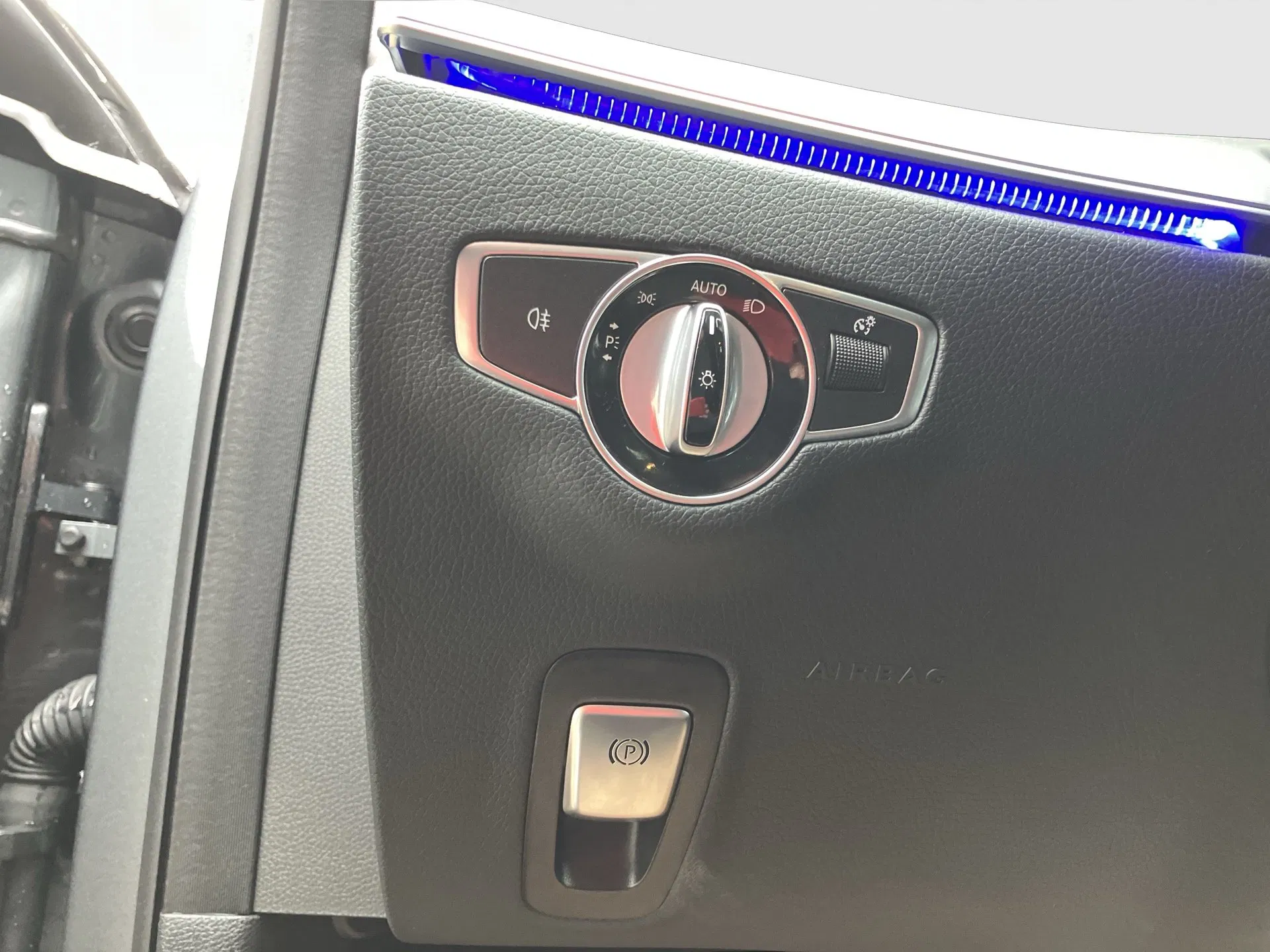 Mercedes-Benz E 220 d T 4MATIC Aut. | Bild 11 von 31