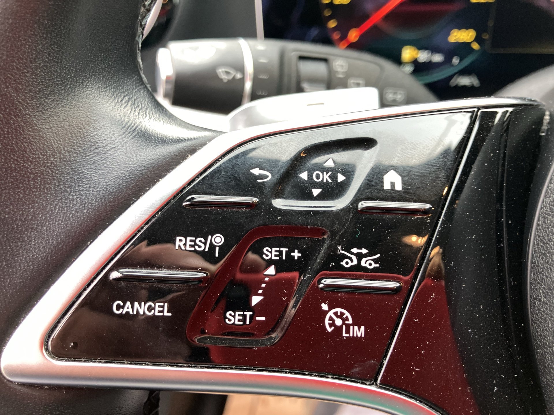 Mercedes-Benz E 220 d T 4MATIC Aut. | Bild 12 von 31