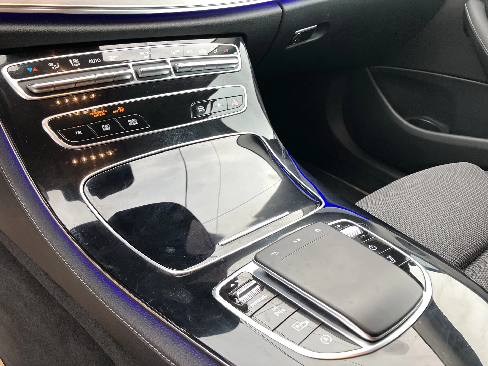 Mercedes-Benz E 220 d T 4MATIC Aut. | Bild 19 von 31