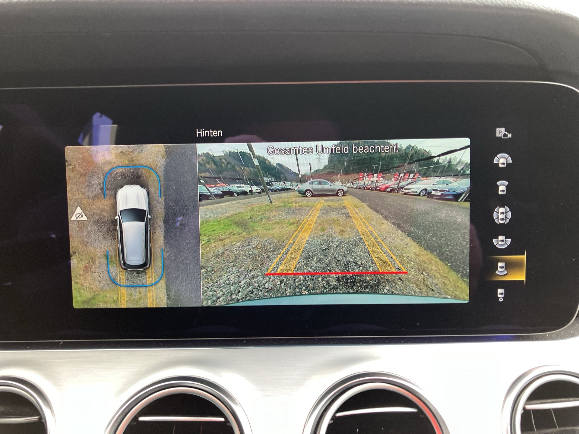 Mercedes-Benz E 220 d T 4MATIC Aut. | Bild 28 von 31