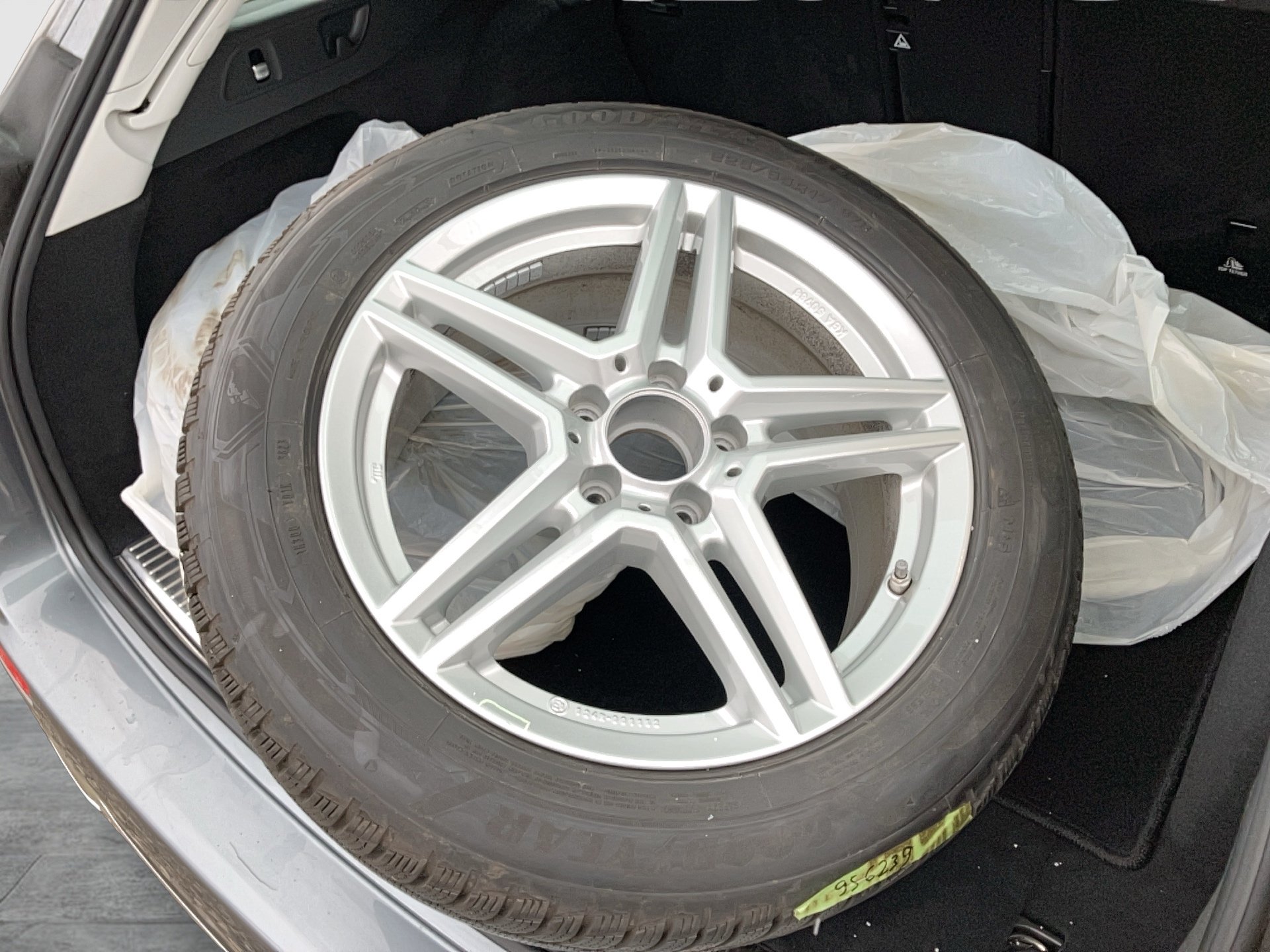 Mercedes-Benz E 220 d T 4MATIC Aut. | Bild 30 von 31