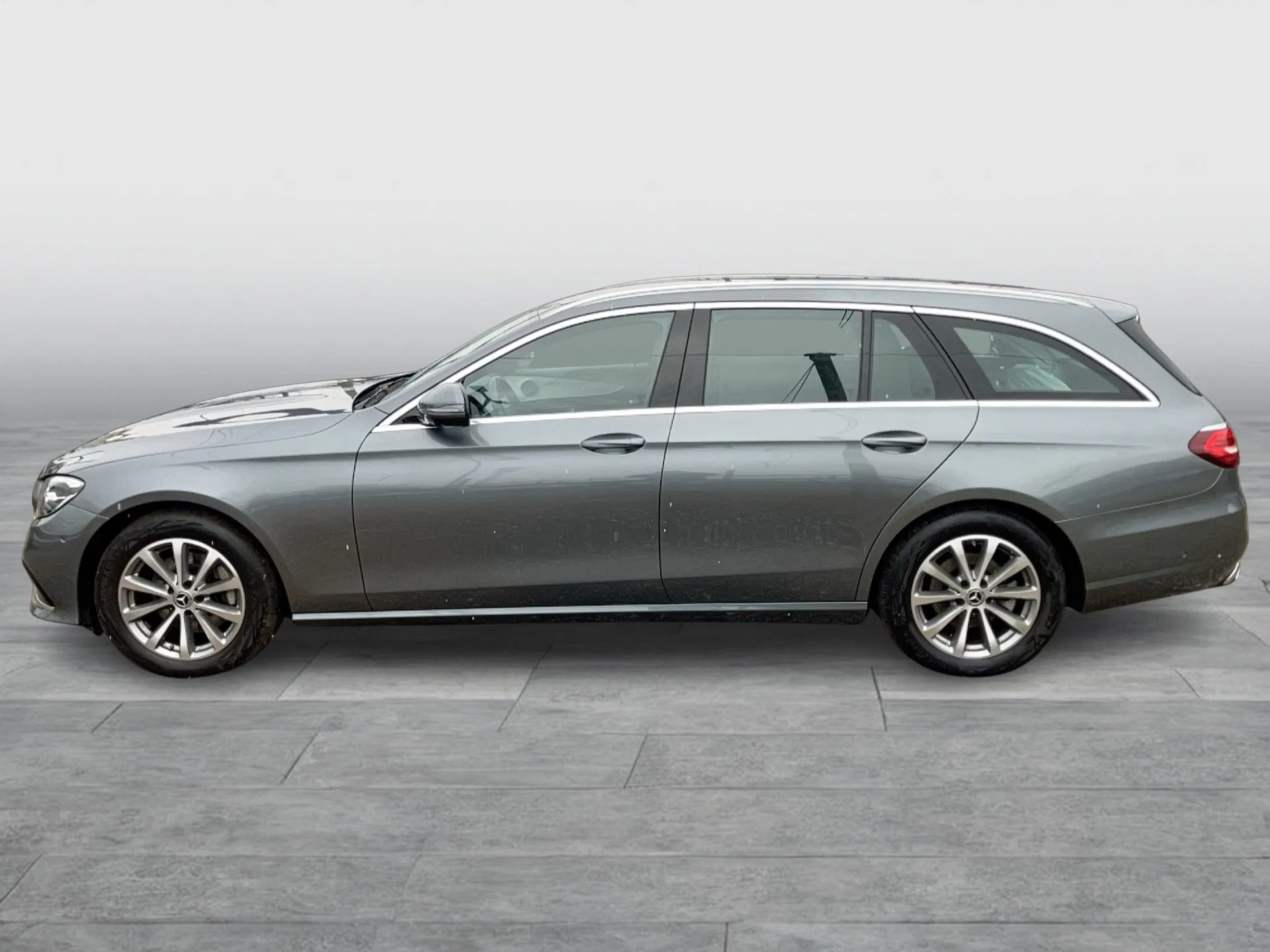 Mercedes-Benz E 220 d T 4MATIC Aut. | Bild 5 von 31