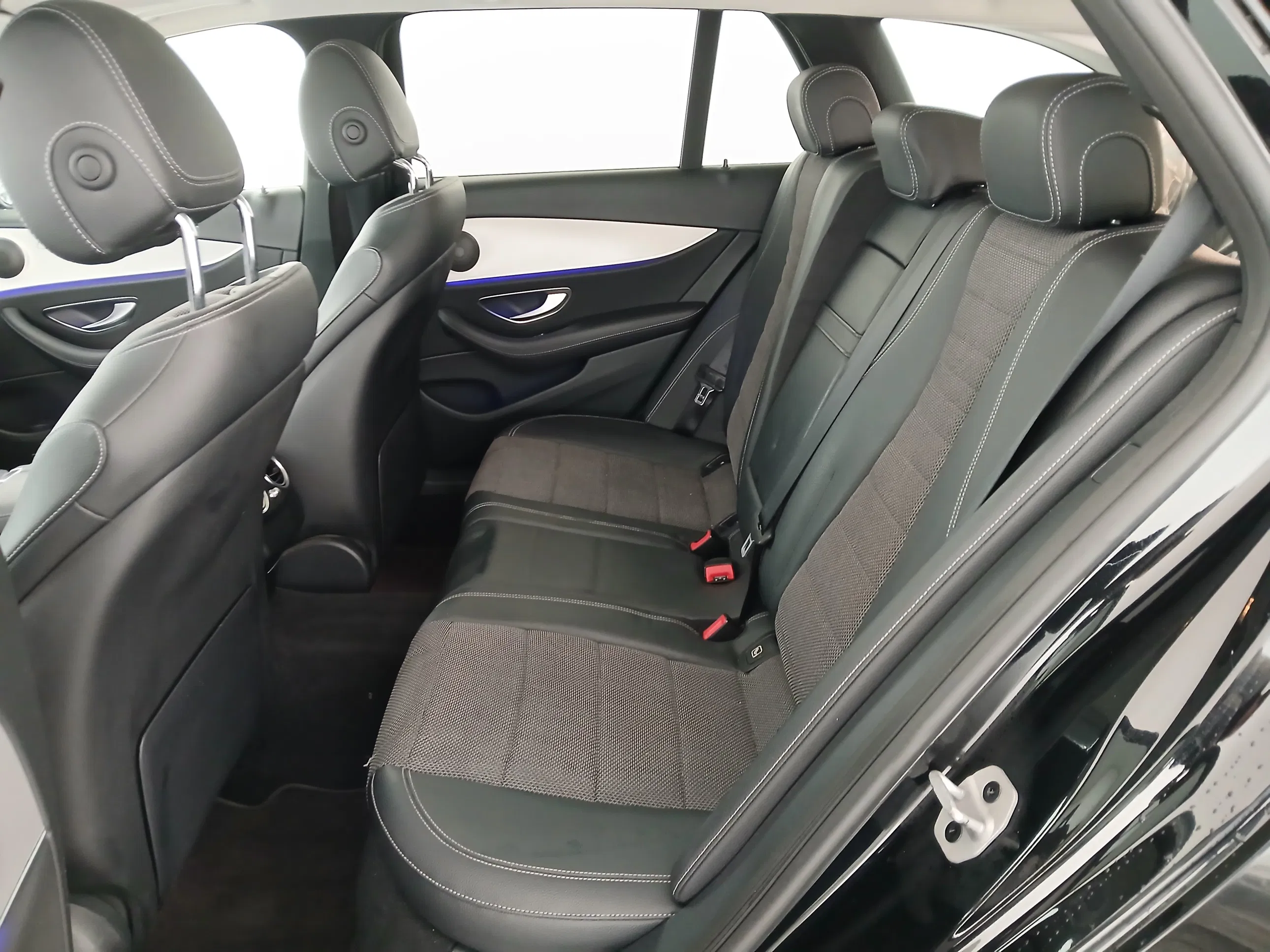 Mercedes-Benz E 300 de PHEV 4Matic Aut. | Bild 26 von 29