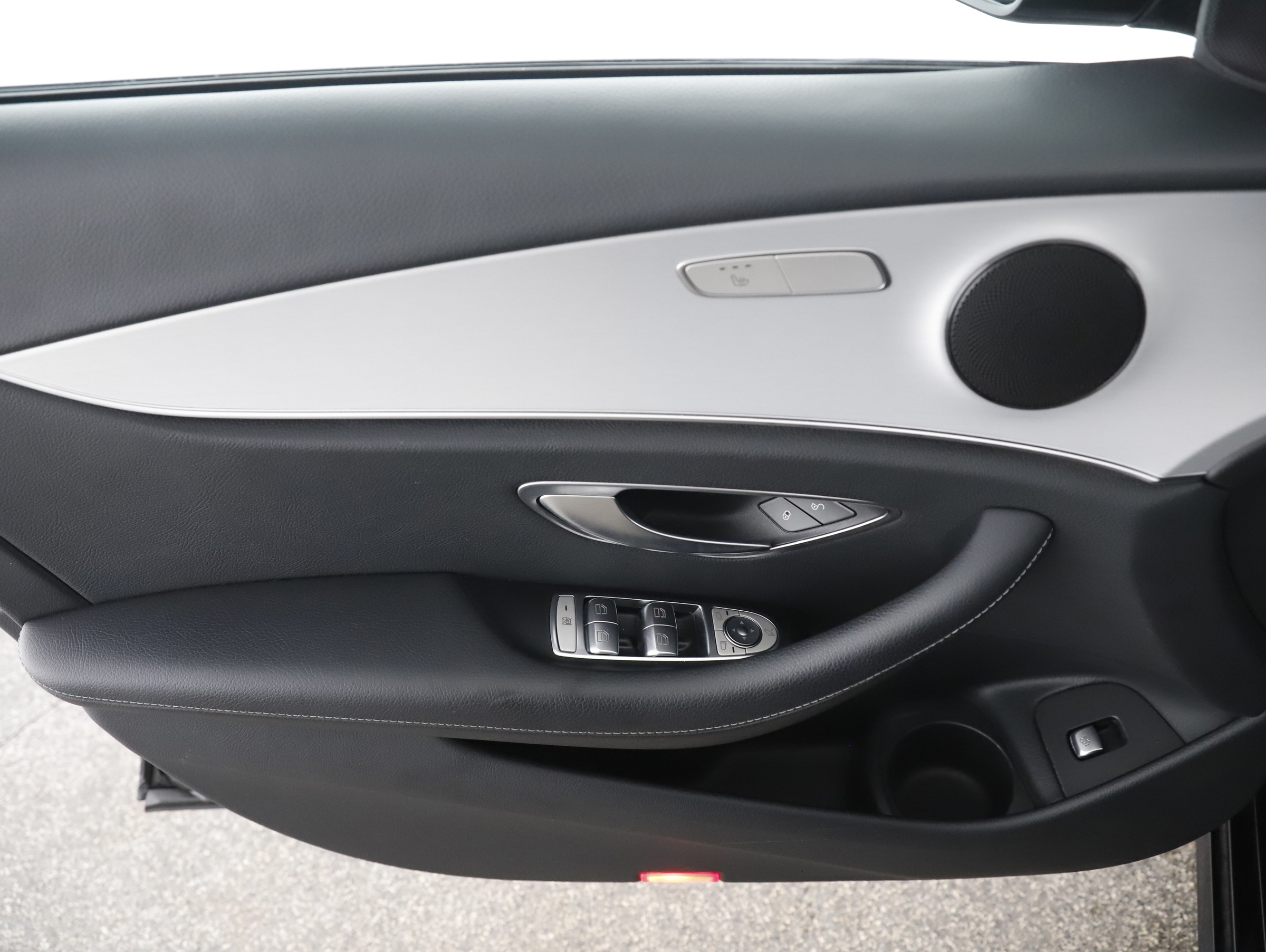 Mercedes-Benz E 300 de PHEV T 4Matic Aut. | Bild 11 von 31