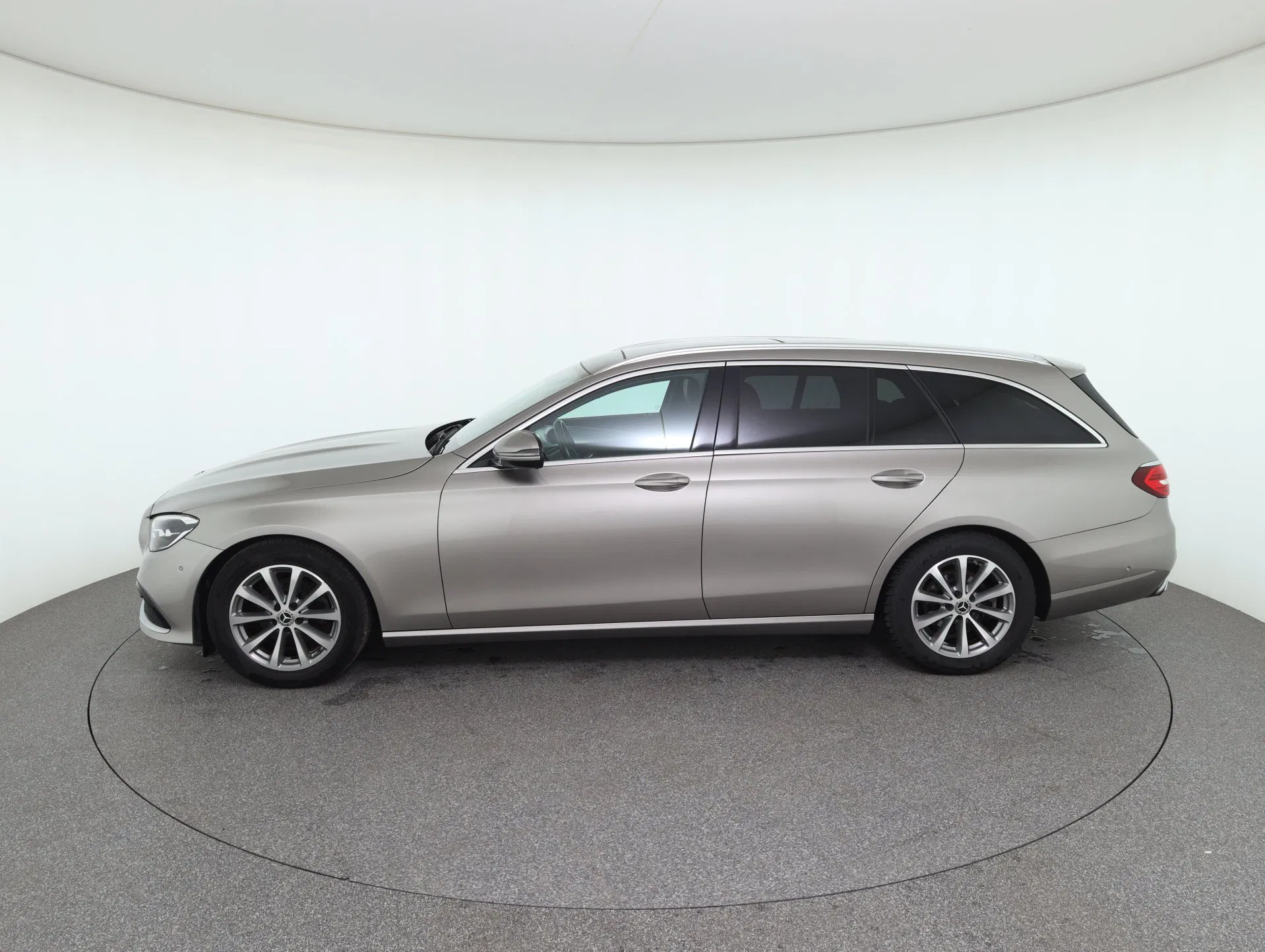 Mercedes-Benz E 200 d T Avantgarde Austria Edition | Bild 8 von 30