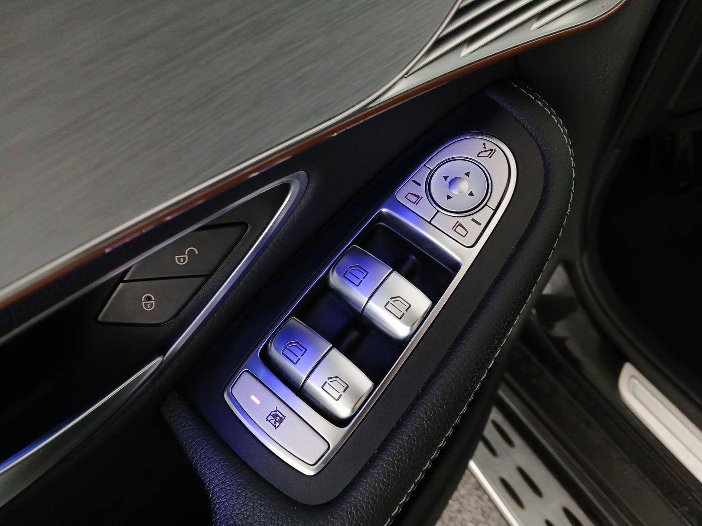 Mercedes-Benz EQC 400 4Matic | Bild 12 von 29