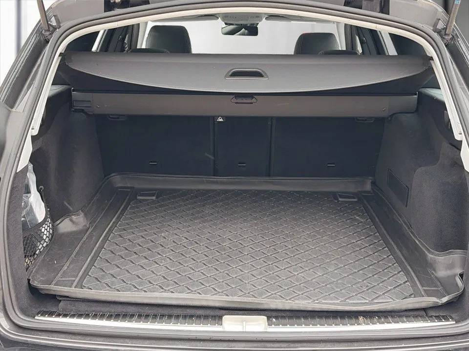 Mercedes-Benz E 200 d Avantgarde | Bild 13 von 24