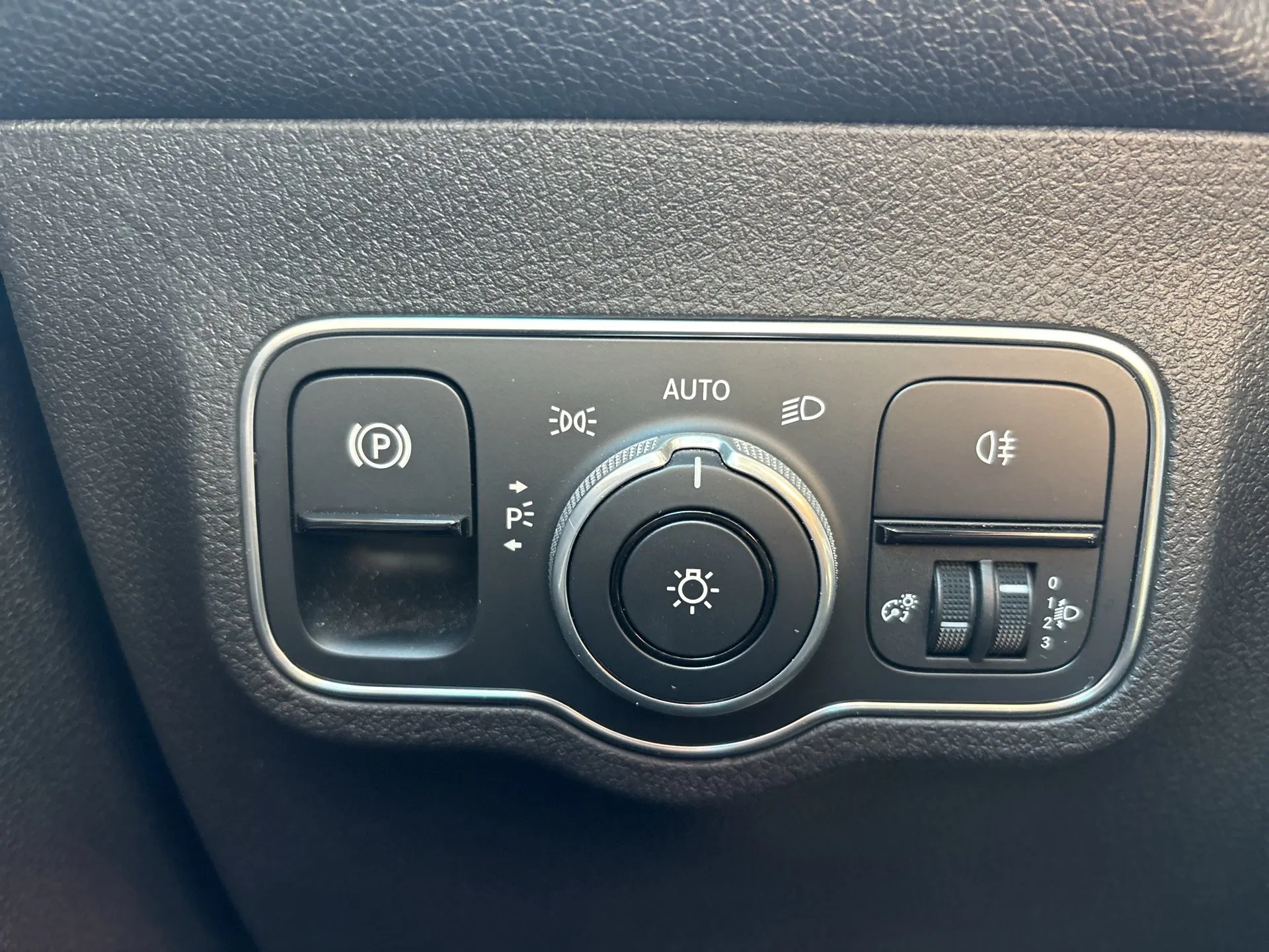 Mercedes-Benz GLB 220d 4MAT. Aut. | Bild 9 von 25