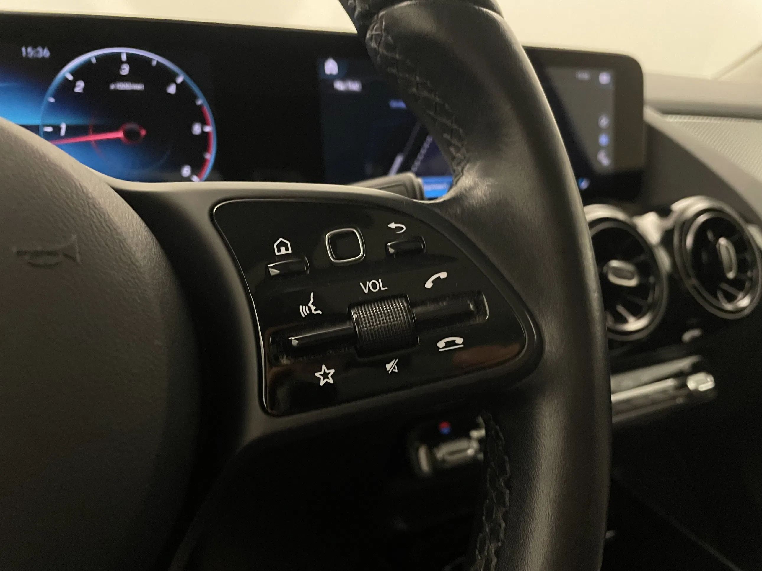 Mercedes-Benz GLA 180 d Aut. | Bild 23 von 31