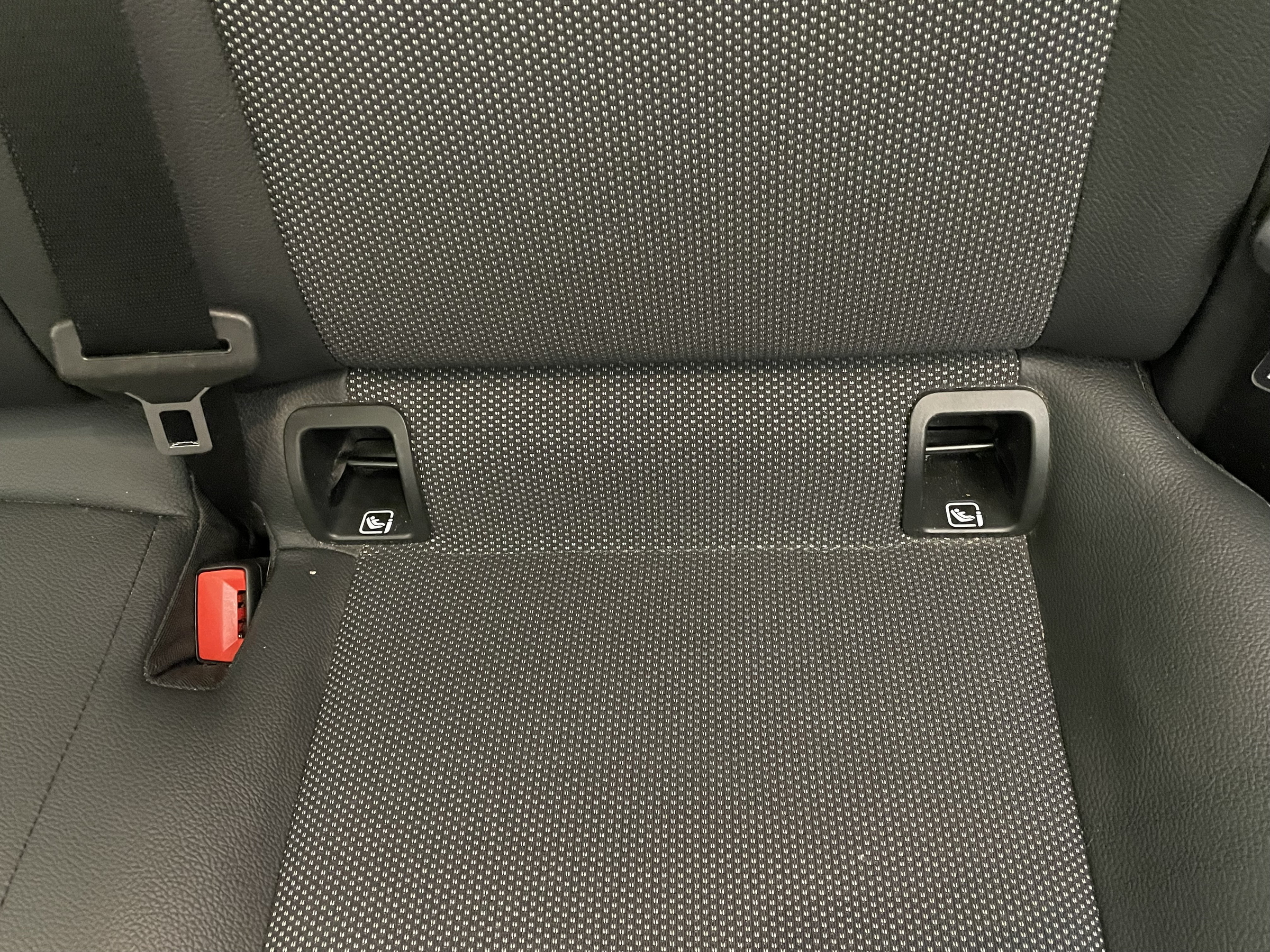 Mercedes-Benz GLA 180 d Aut. | Bild 28 von 31