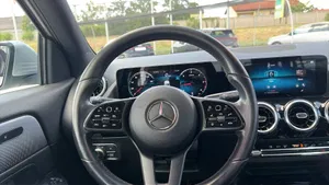 Mercedes-Benz GLA 200 d Style | Thumbnail 8 von 23