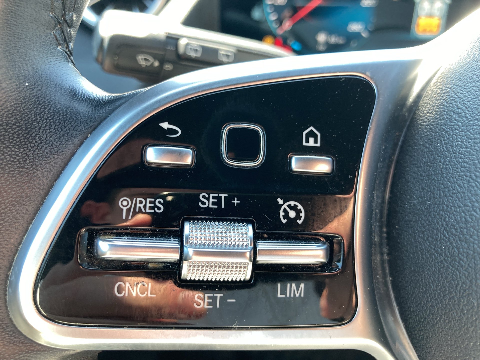 Mercedes-Benz GLA 200 d 4MATIC Aut. | Bild 12 von 25