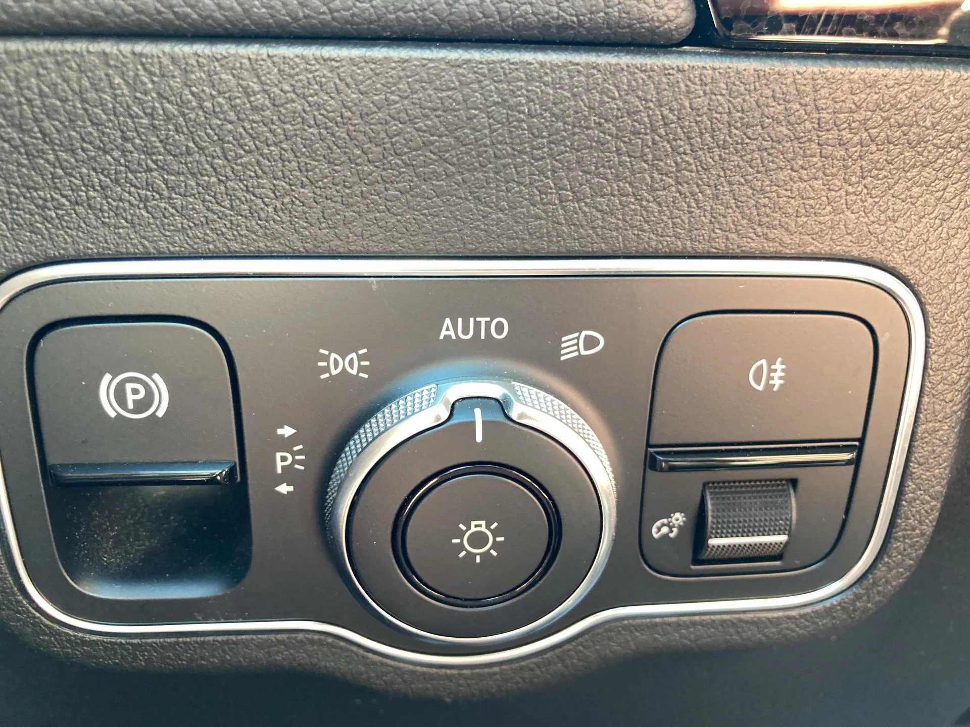 Mercedes-Benz GLA 200 d 4MATIC Aut. | Bild 9 von 25