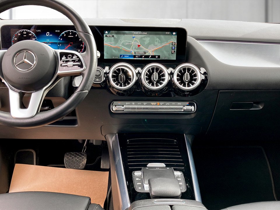 Mercedes-Benz GLA 180 Progressive | Bild 18 von 24