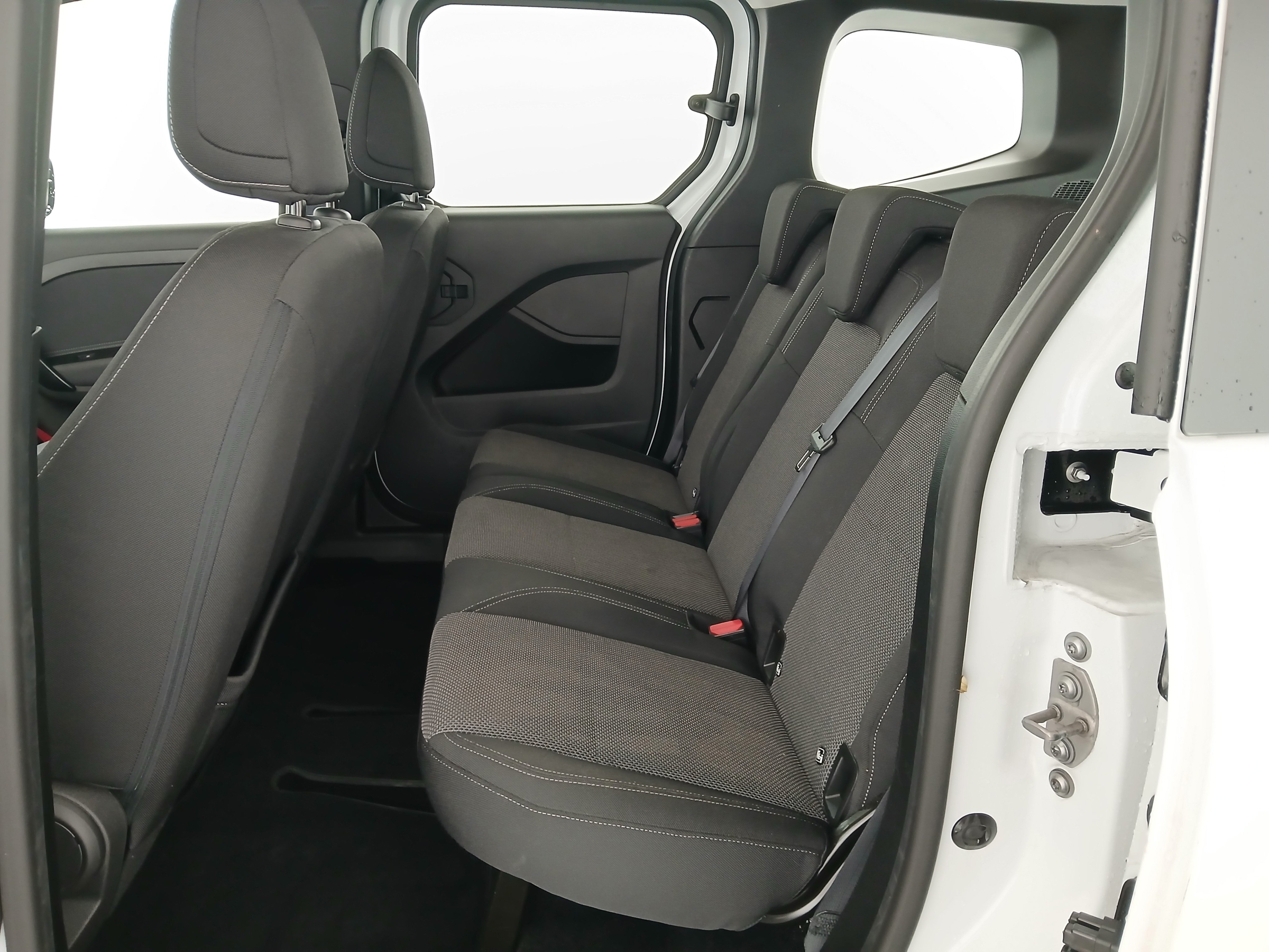 Mercedes-Benz T 180 Progressive Aut. | Bild 26 von 29