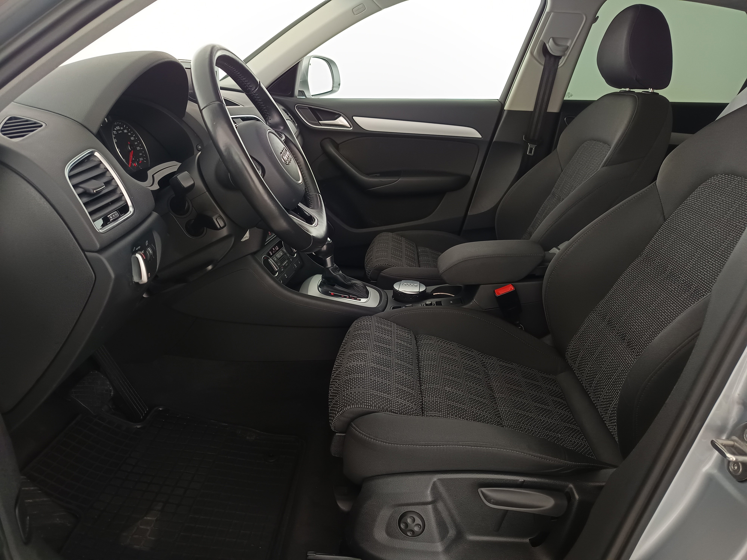 Audi Q3 2.0 TFSI quattro sport | Bild 13 von 30