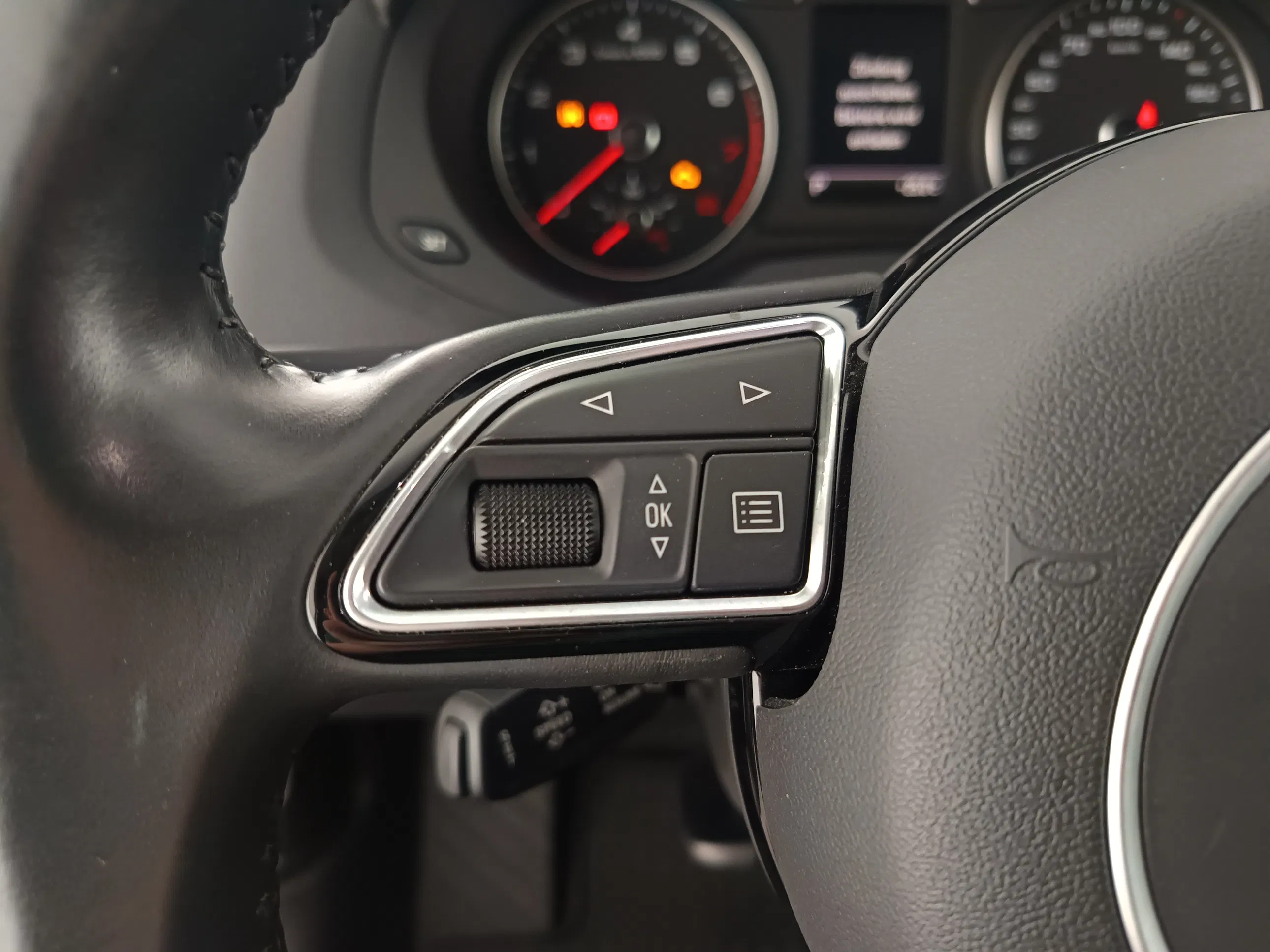 Audi Q3 2.0 TFSI quattro sport | Bild 16 von 30