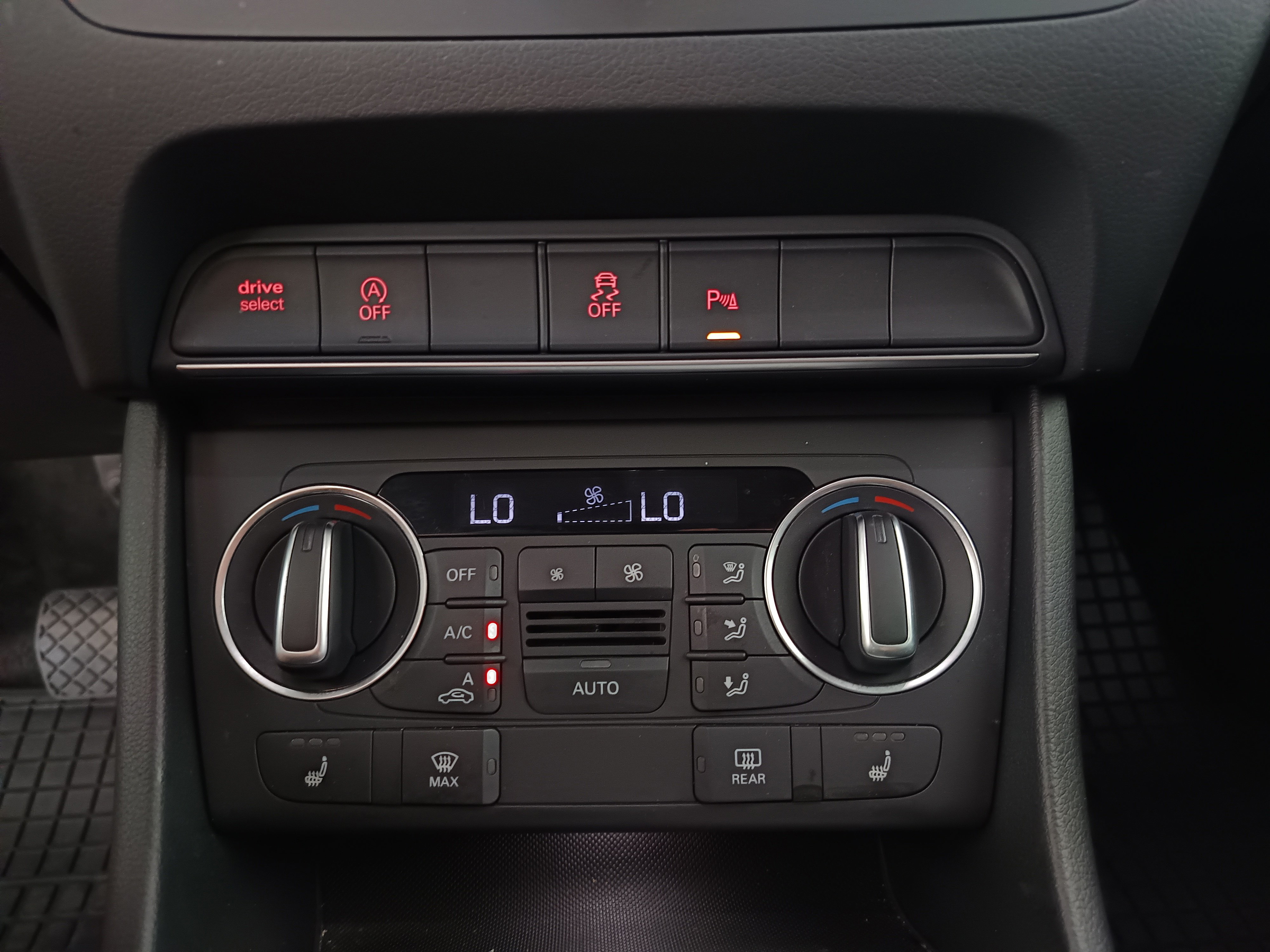 Audi Q3 2.0 TFSI quattro sport | Bild 27 von 30