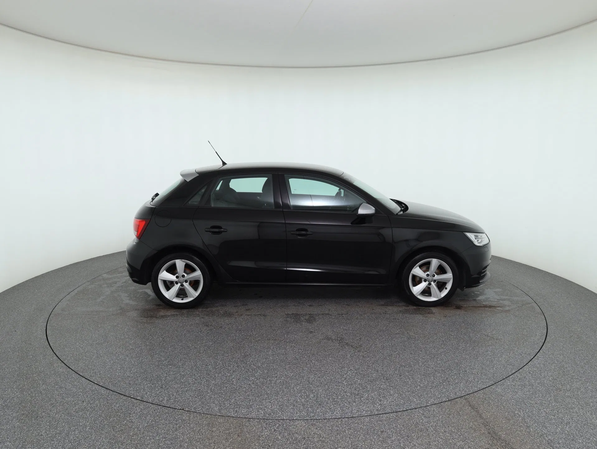 Audi A1 Sportback 1.0 TFSI intense | Bild 4 von 30