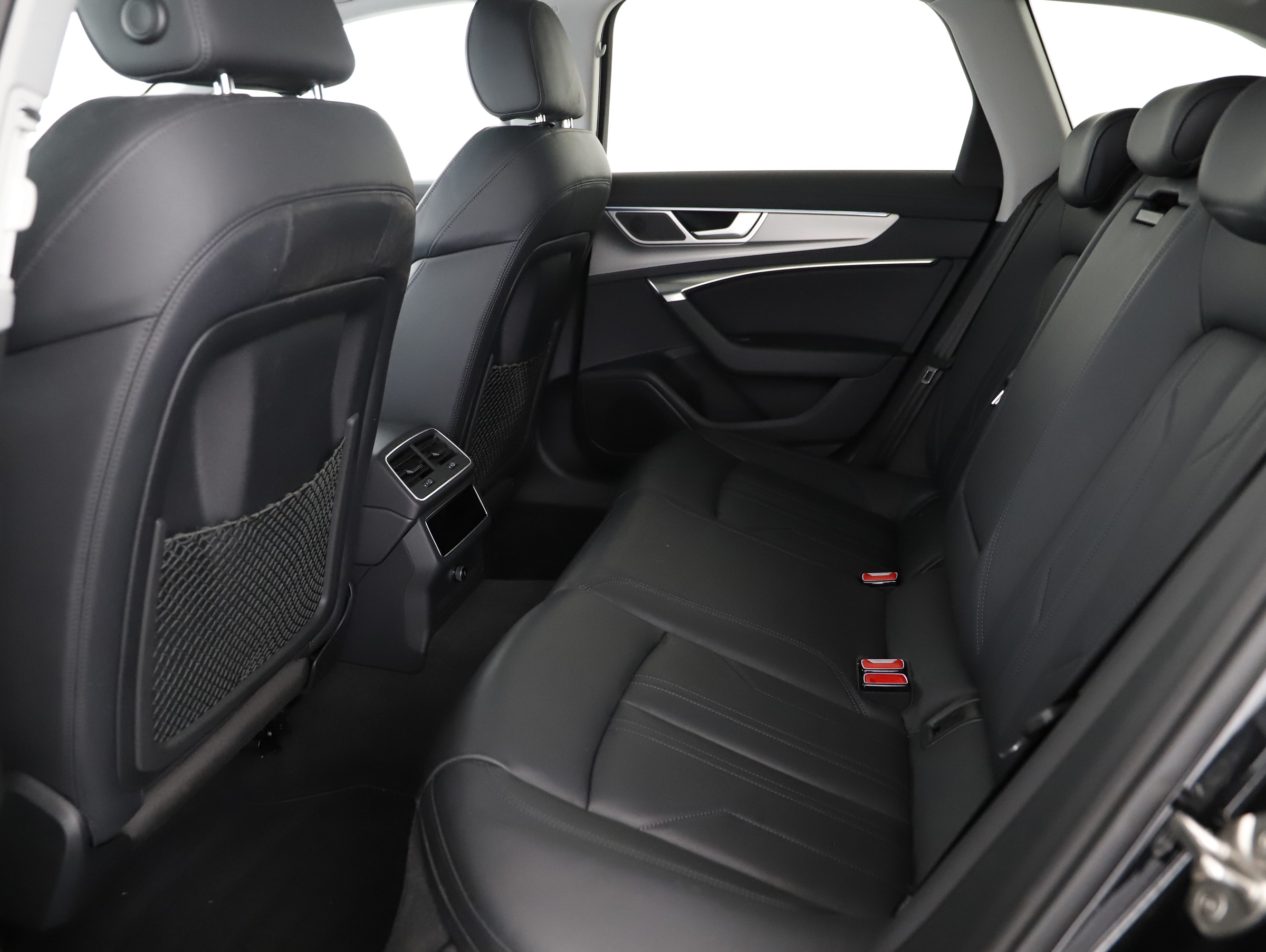 Audi A6 Avant 40 2.0 TDI design | Bild 18 von 23