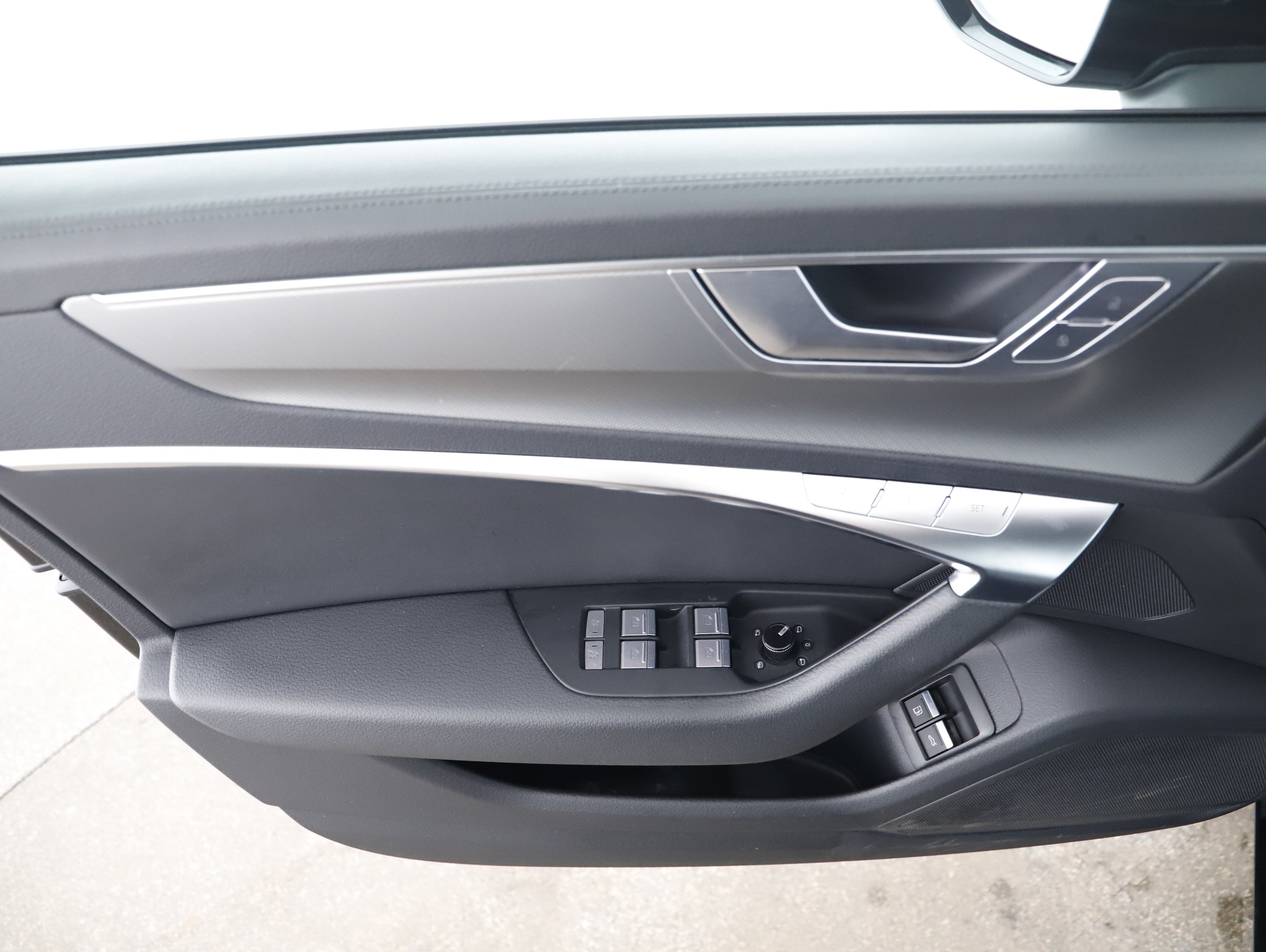 Audi A6 50 2.0 TFSI e quattro design | Bild 15 von 24