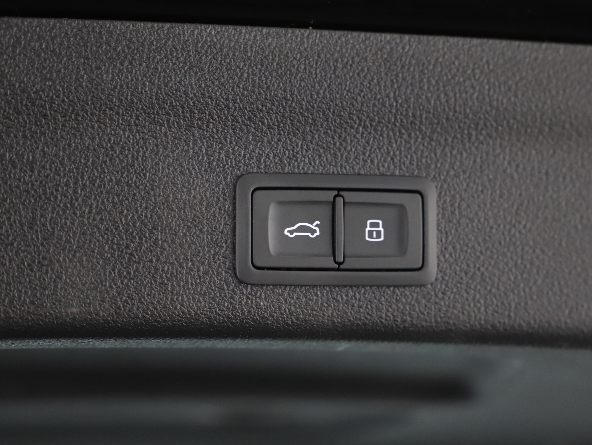 Audi A6 Avant 40 2.0 TDI quattro design | Bild 12 von 31