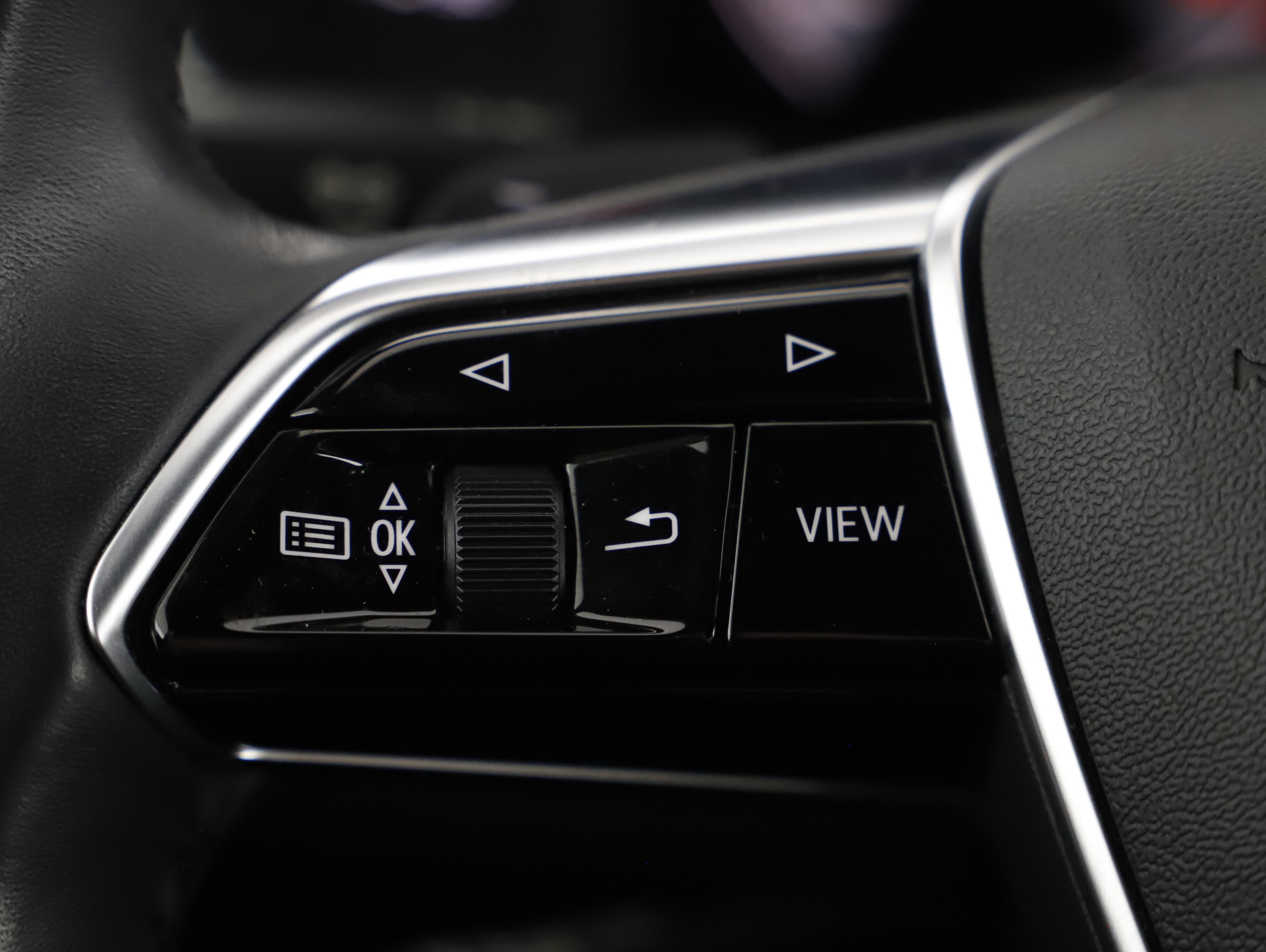 Audi A6 Avant 40 2.0 TDI quattro design | Bild 27 von 31