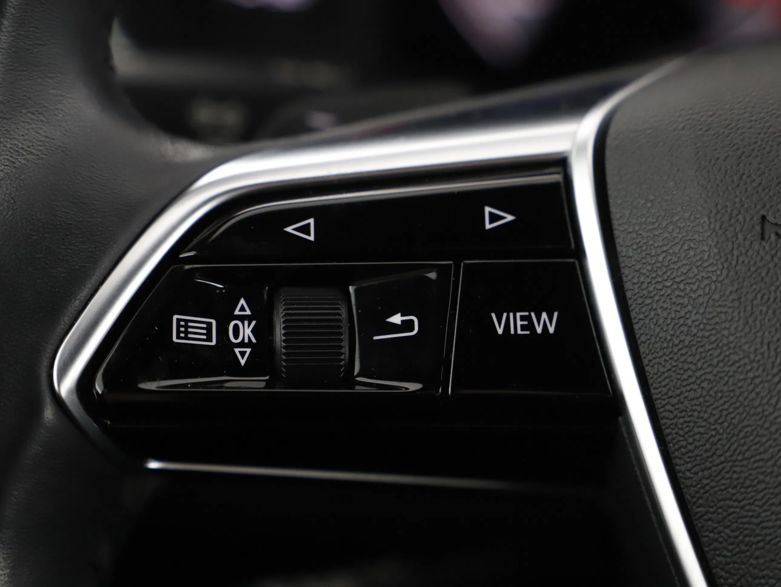 Audi A6 Avant 40 2.0 TDI quattro design | Bild 27 von 31