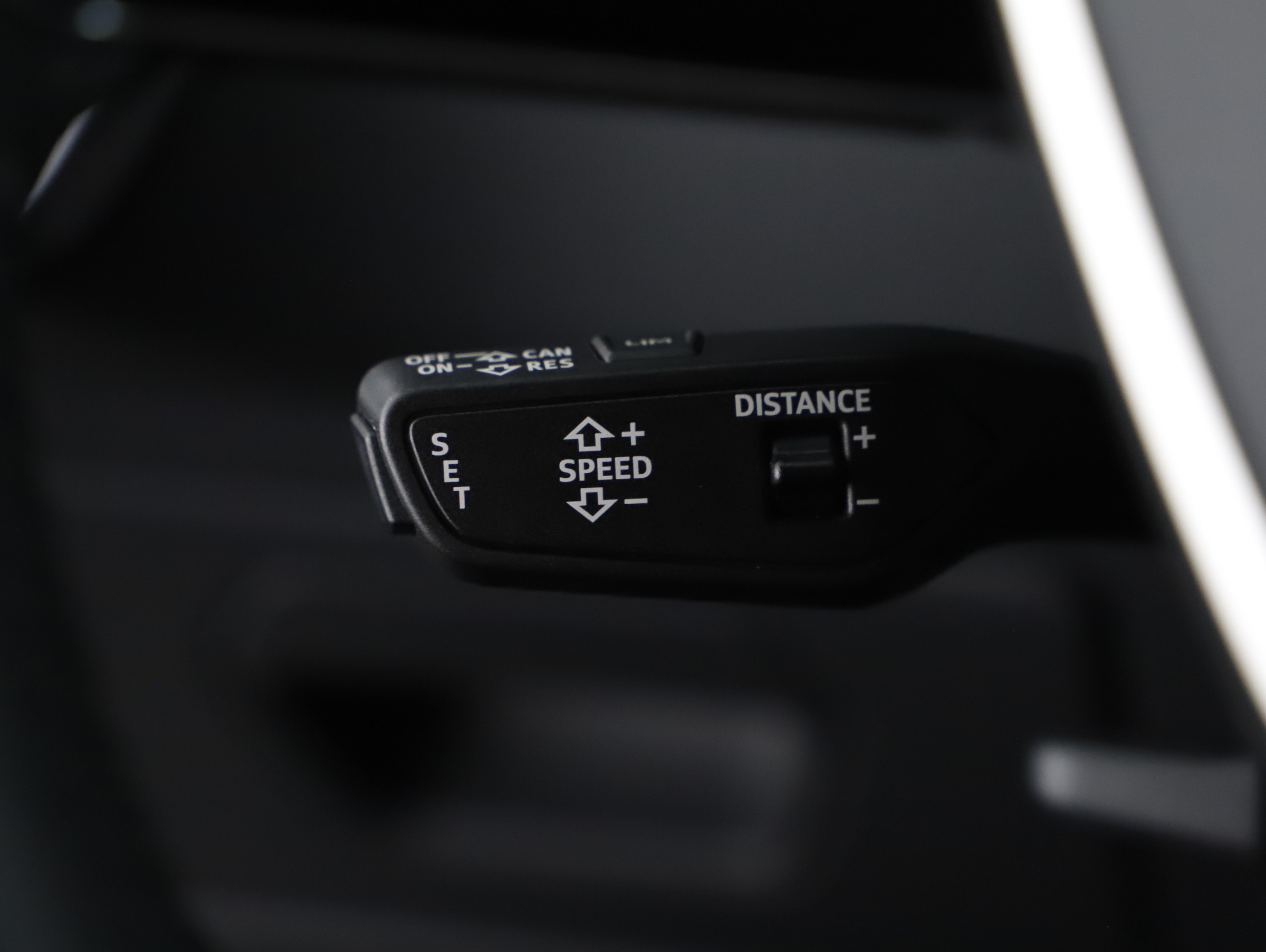 Audi A6 Avant 40 2.0 TDI quattro design | Bild 28 von 31