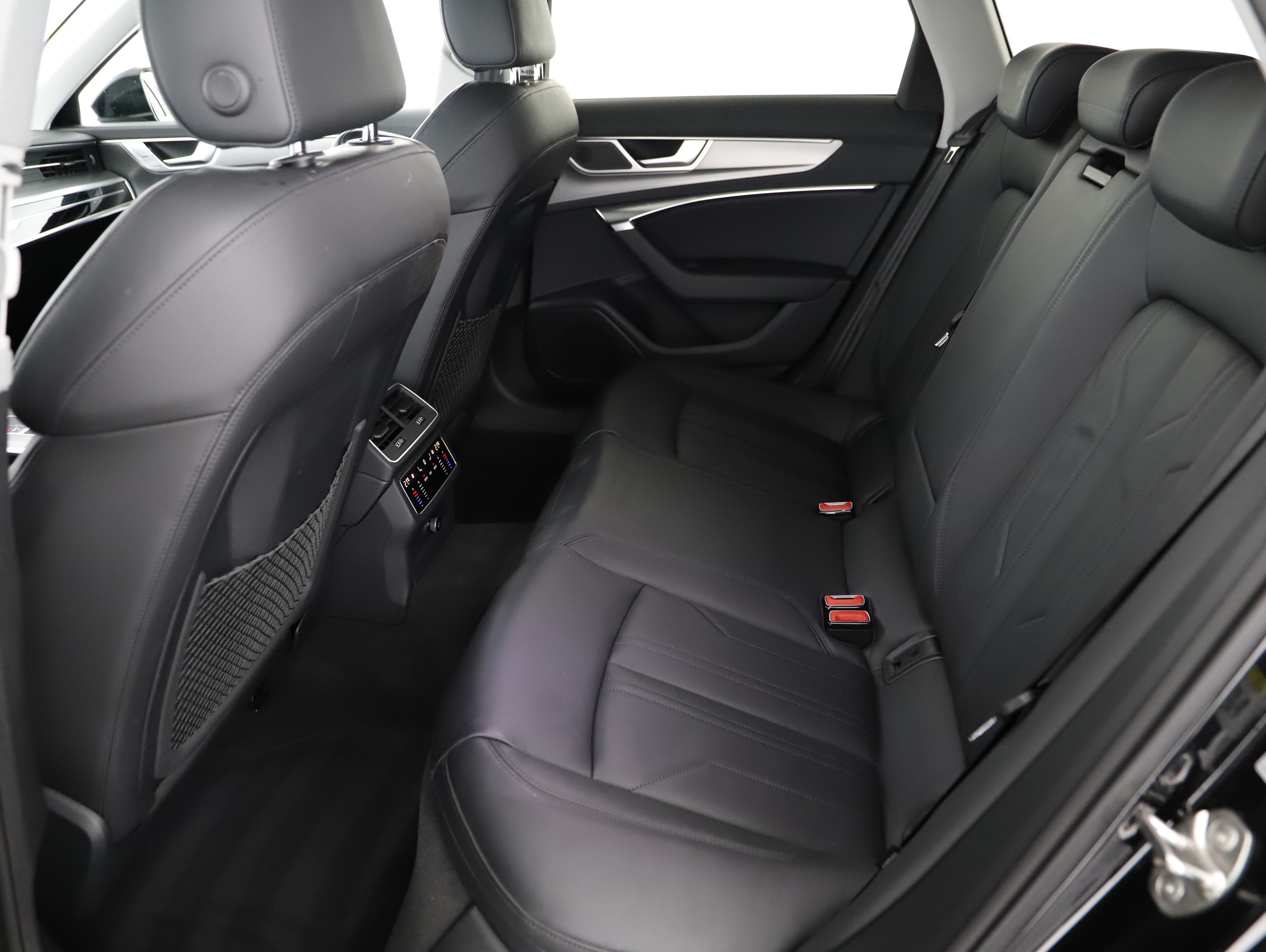 Audi A6 Avant 40 2.0 TDI quattro sport | Bild 2 von 23