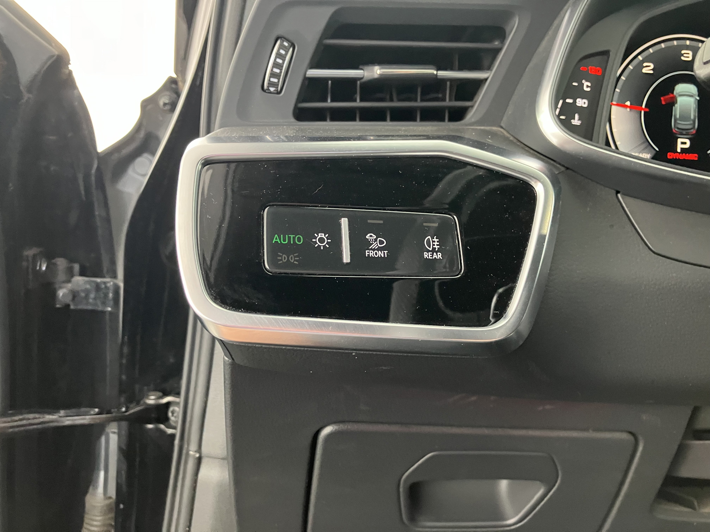 Audi A6 Avant 40 2.0 TDI quattro sport | Bild 24 von 31