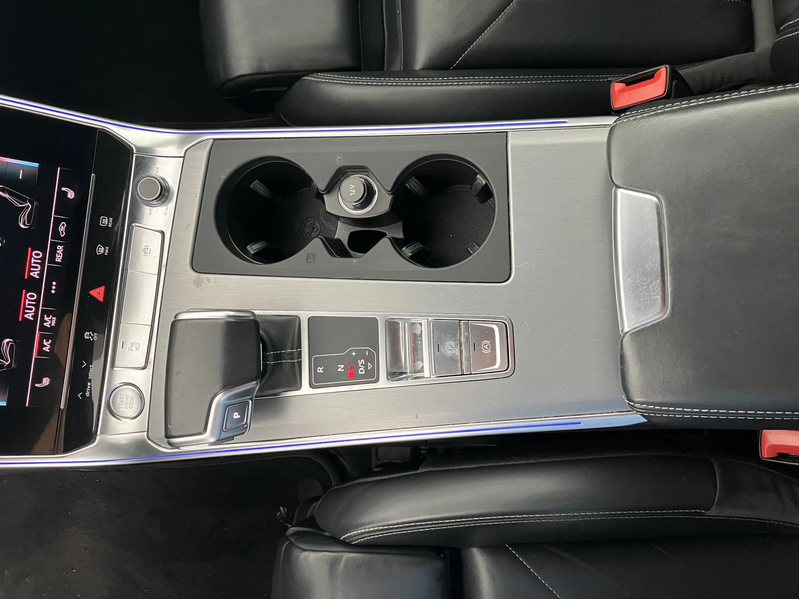 Audi A6 Avant 40 2.0 TDI quattro sport | Bild 28 von 31