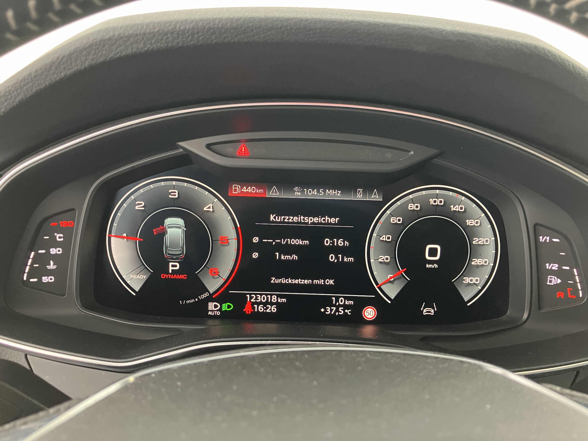 Audi A6 Avant 40 2.0 TDI quattro sport | Bild 8 von 31