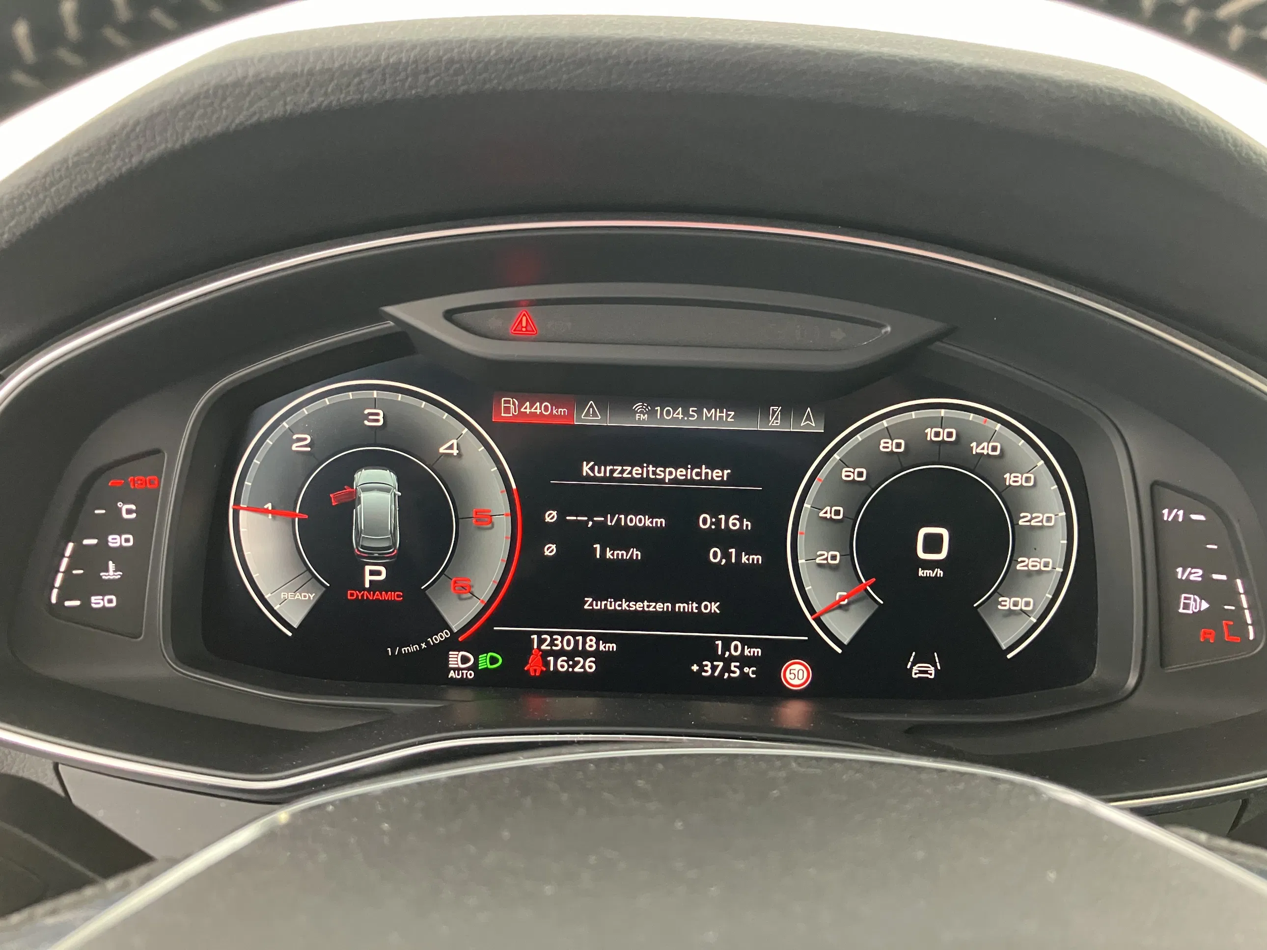 Audi A6 Avant 40 2.0 TDI quattro sport | Bild 8 von 31