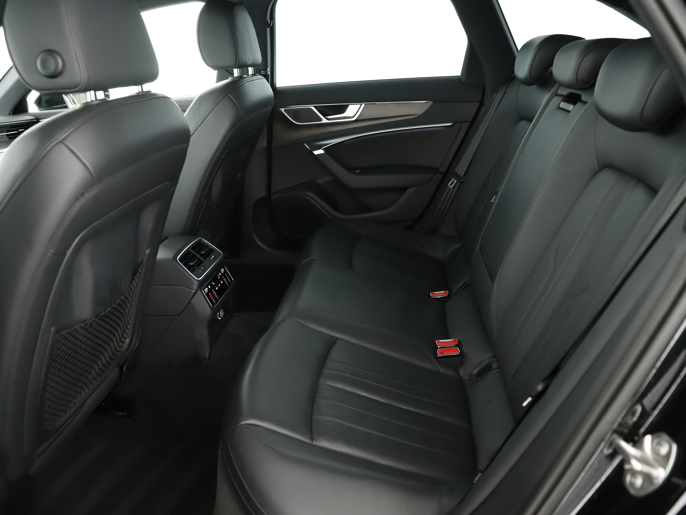 Audi A6 Avant 40 2.0 TDI quattro design | Bild 5 von 23